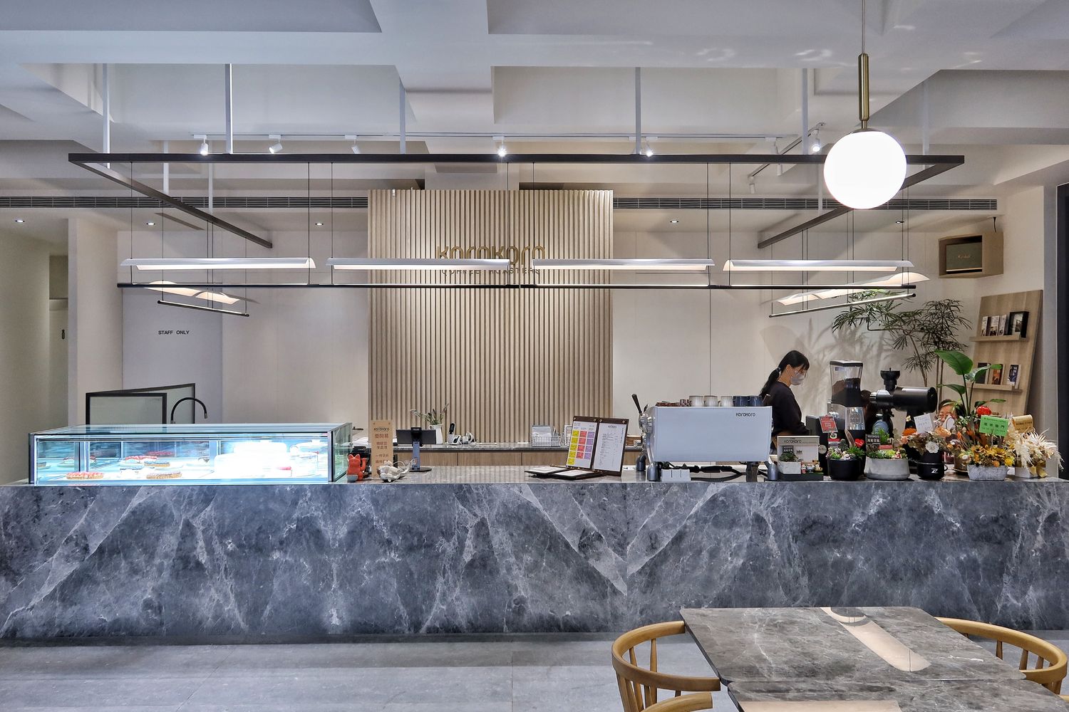 【安平咖啡廳】KOROKORO COFFEE|新開幕純白系台南網美咖啡廳,明亮採光超好拍! @混血珊莎的奇幻旅程 【安平咖啡廳】KOROKORO COFFEE|新開幕純白系台南網美咖啡廳,明亮採光超好拍! @混血珊莎的奇幻旅程