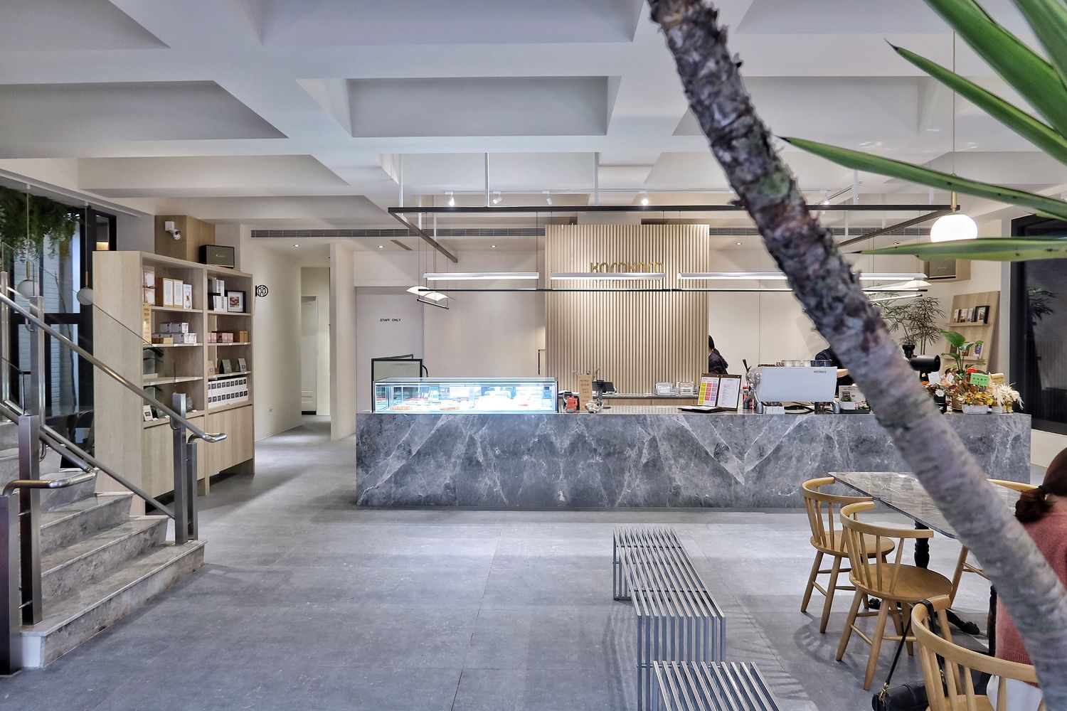 【安平咖啡廳】KOROKORO COFFEE|新開幕純白系台南網美咖啡廳,明亮採光超好拍! @混血珊莎的奇幻旅程 【安平咖啡廳】KOROKORO COFFEE|新開幕純白系台南網美咖啡廳,明亮採光超好拍! @混血珊莎的奇幻旅程