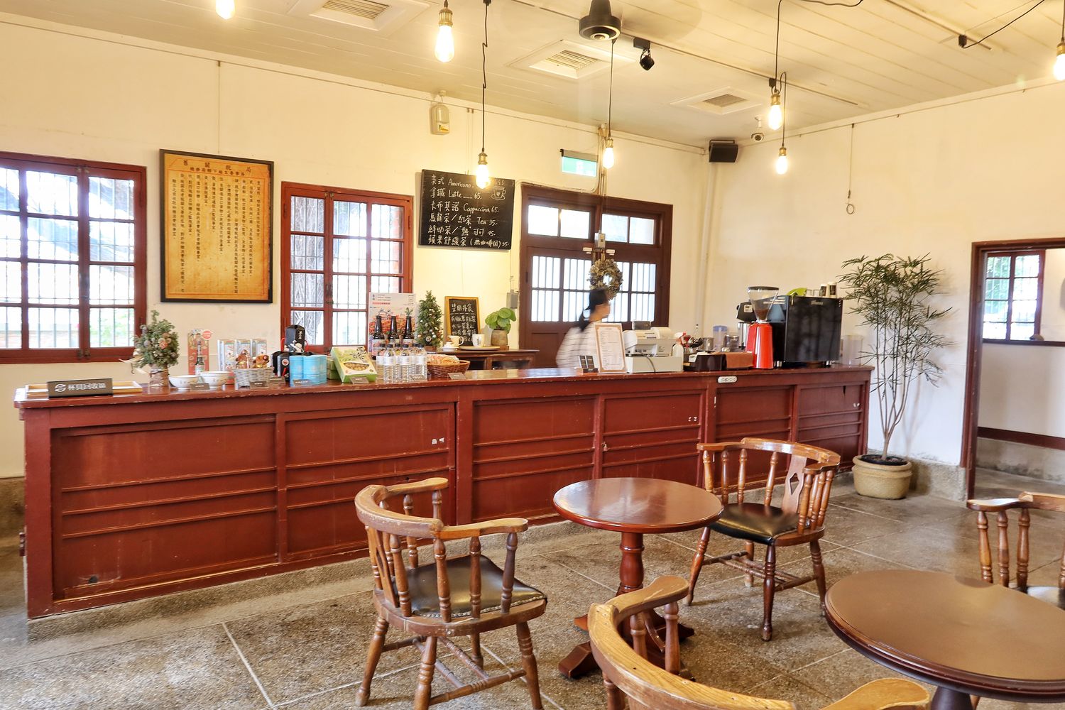 【台南老宅咖啡】河岸咖啡Riverbank café|安平河畔新開幕咖啡廳，坐在百年日式老宅內喝下午茶! @混血珊莎的奇幻旅程