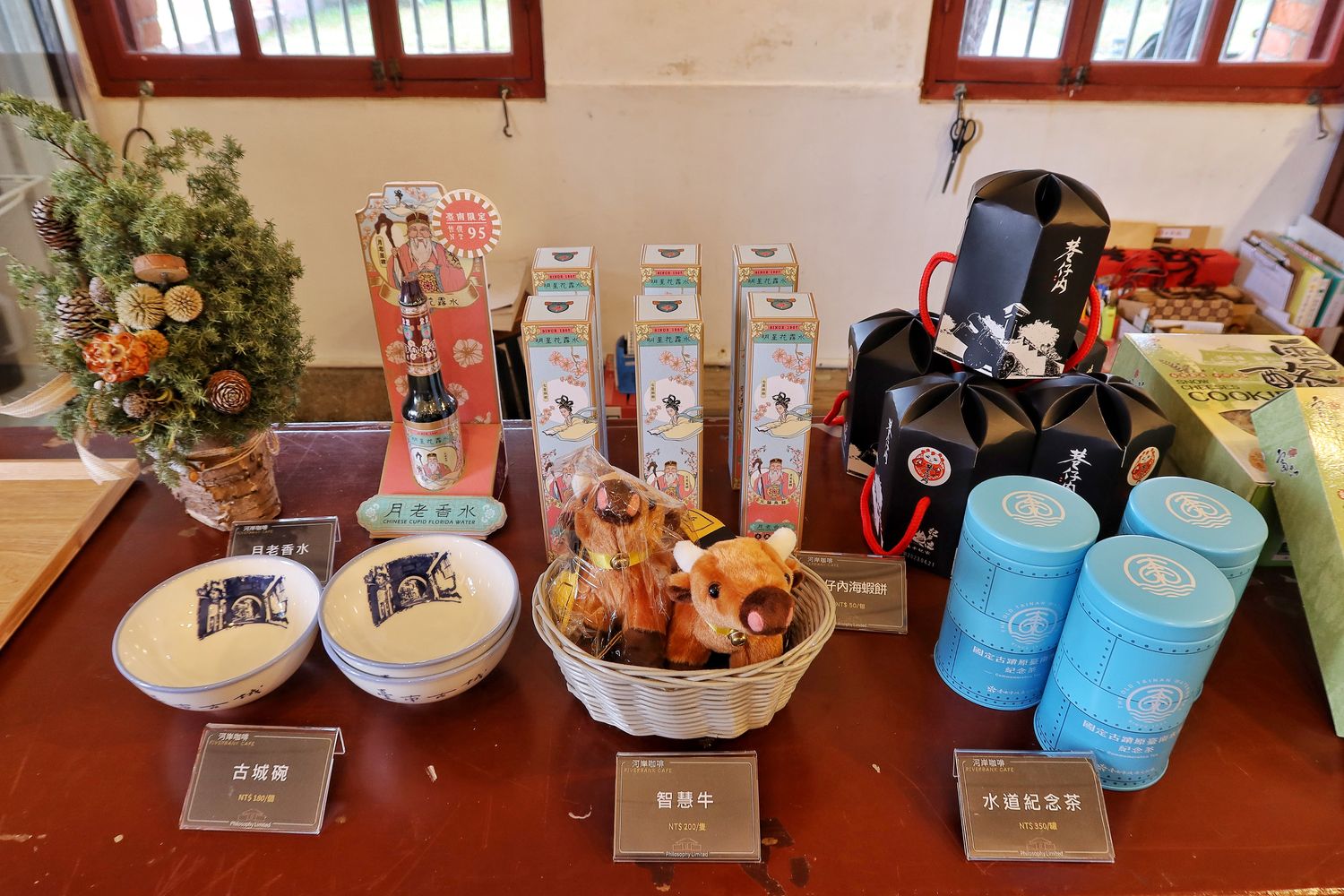 【台南老宅咖啡】河岸咖啡Riverbank café|安平河畔新開幕咖啡廳，坐在百年日式老宅內喝下午茶! @混血珊莎的奇幻旅程