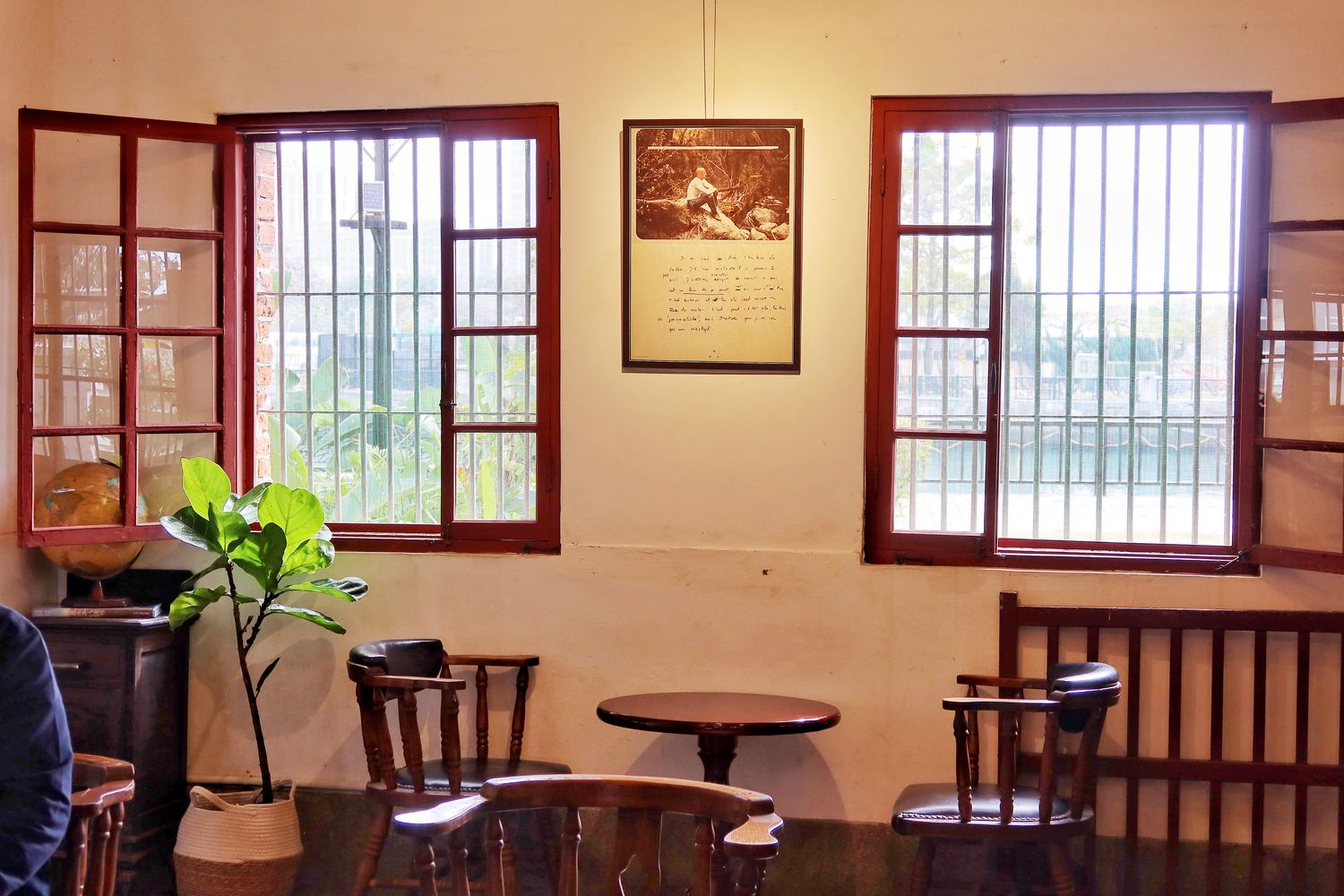 【台南老宅咖啡】河岸咖啡Riverbank café|安平河畔新開幕咖啡廳，坐在百年日式老宅內喝下午茶! @混血珊莎的奇幻旅程