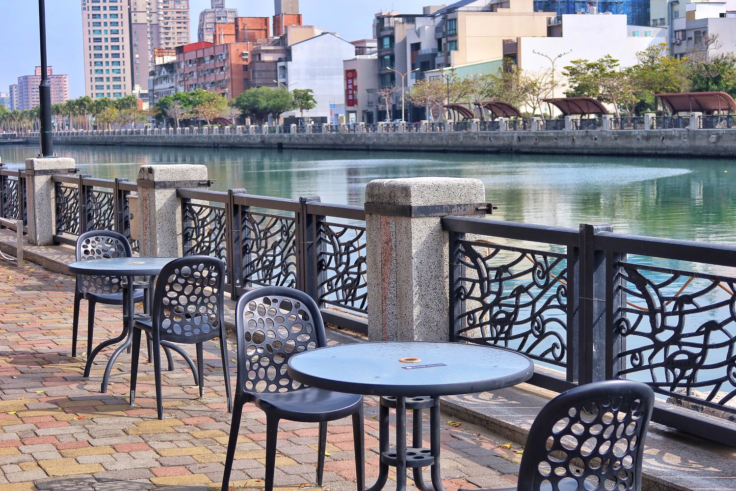 【台南老宅咖啡】河岸咖啡Riverbank café|安平河畔新開幕咖啡廳，坐在百年日式老宅內喝下午茶! @混血珊莎的奇幻旅程