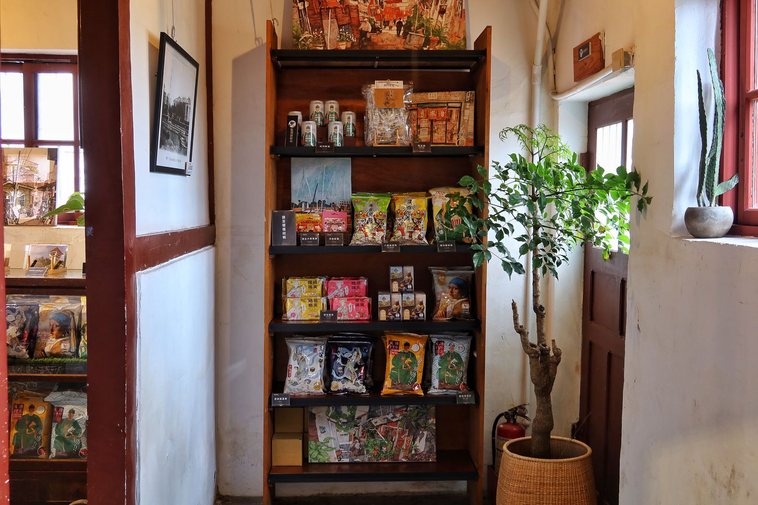 【台南老宅咖啡】河岸咖啡Riverbank café|安平河畔新開幕咖啡廳，坐在百年日式老宅內喝下午茶! @混血珊莎的奇幻旅程