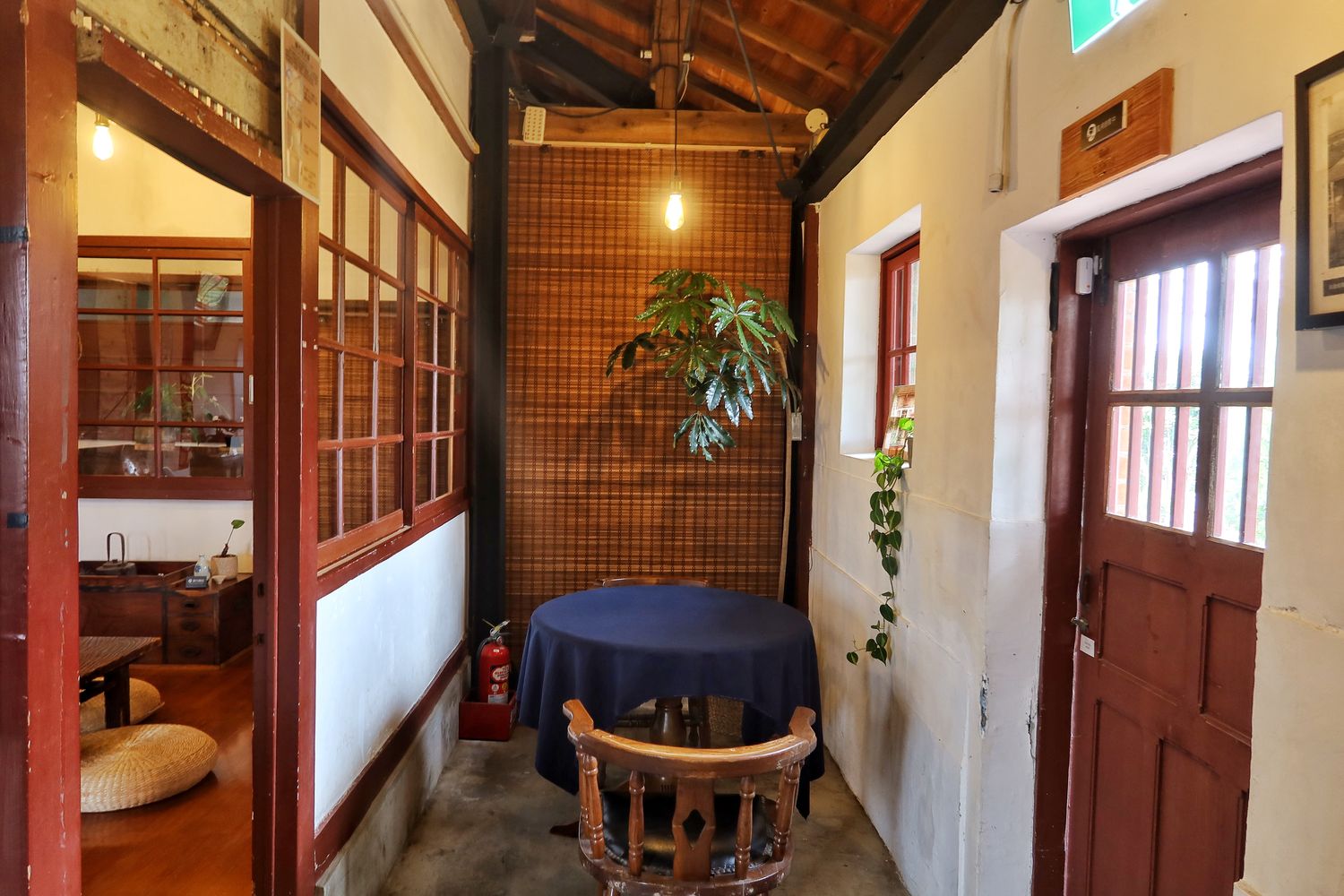 【台南老宅咖啡】河岸咖啡Riverbank café|安平河畔新開幕咖啡廳，坐在百年日式老宅內喝下午茶! @混血珊莎的奇幻旅程