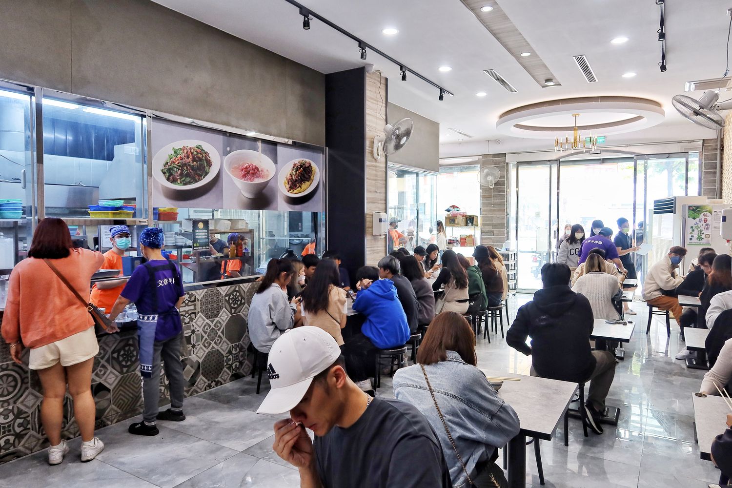 【文章牛肉湯安平總店】網友激推破萬評價，在地經營超過 20 年，超人氣台南牛肉湯! @混血珊莎的奇幻旅程