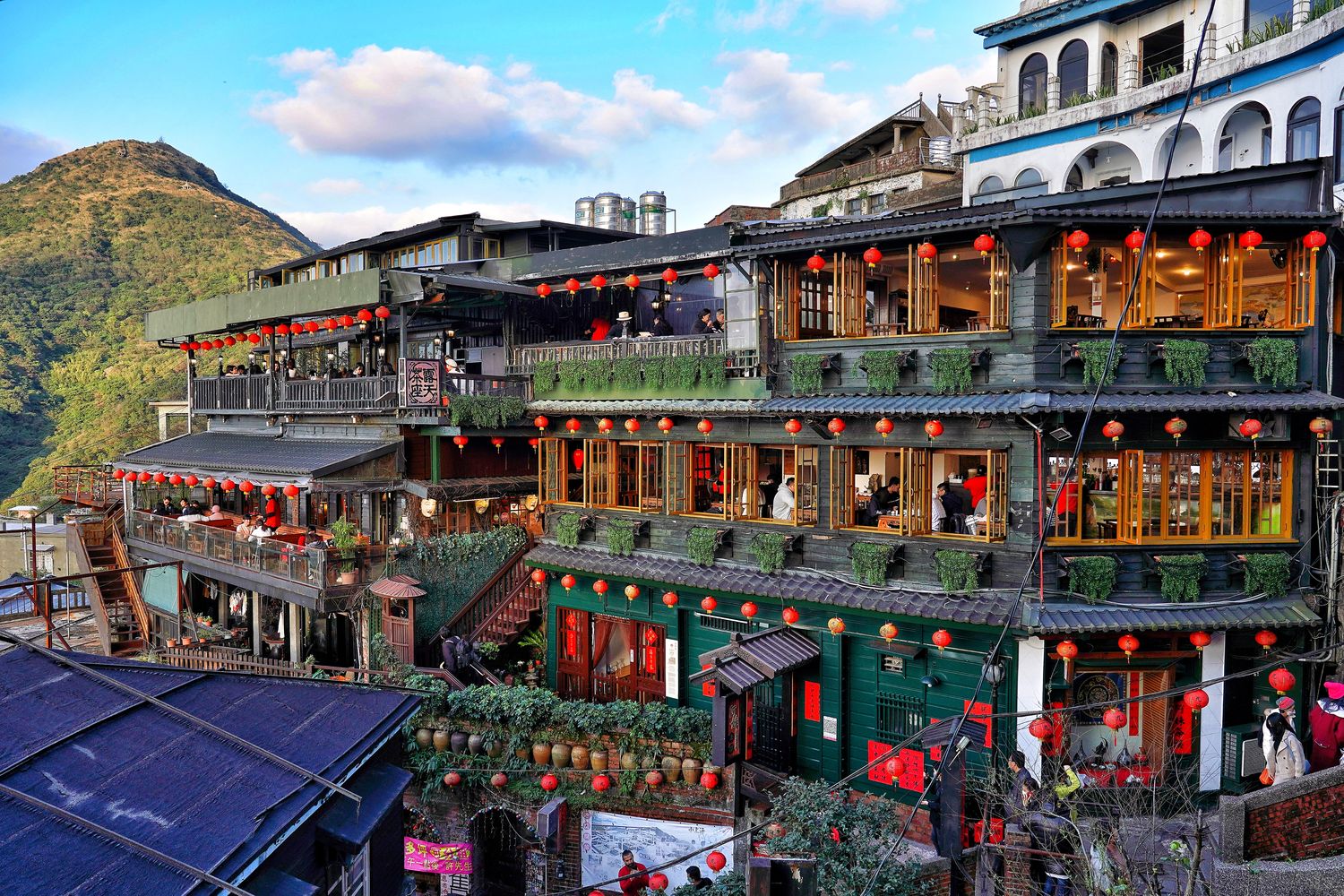 【阿妹茶樓】必拍九份景點宮崎駿神隱少女，泡茶看絕美夕陽夜景，餐點菜單分享! @混血珊莎的奇幻旅程