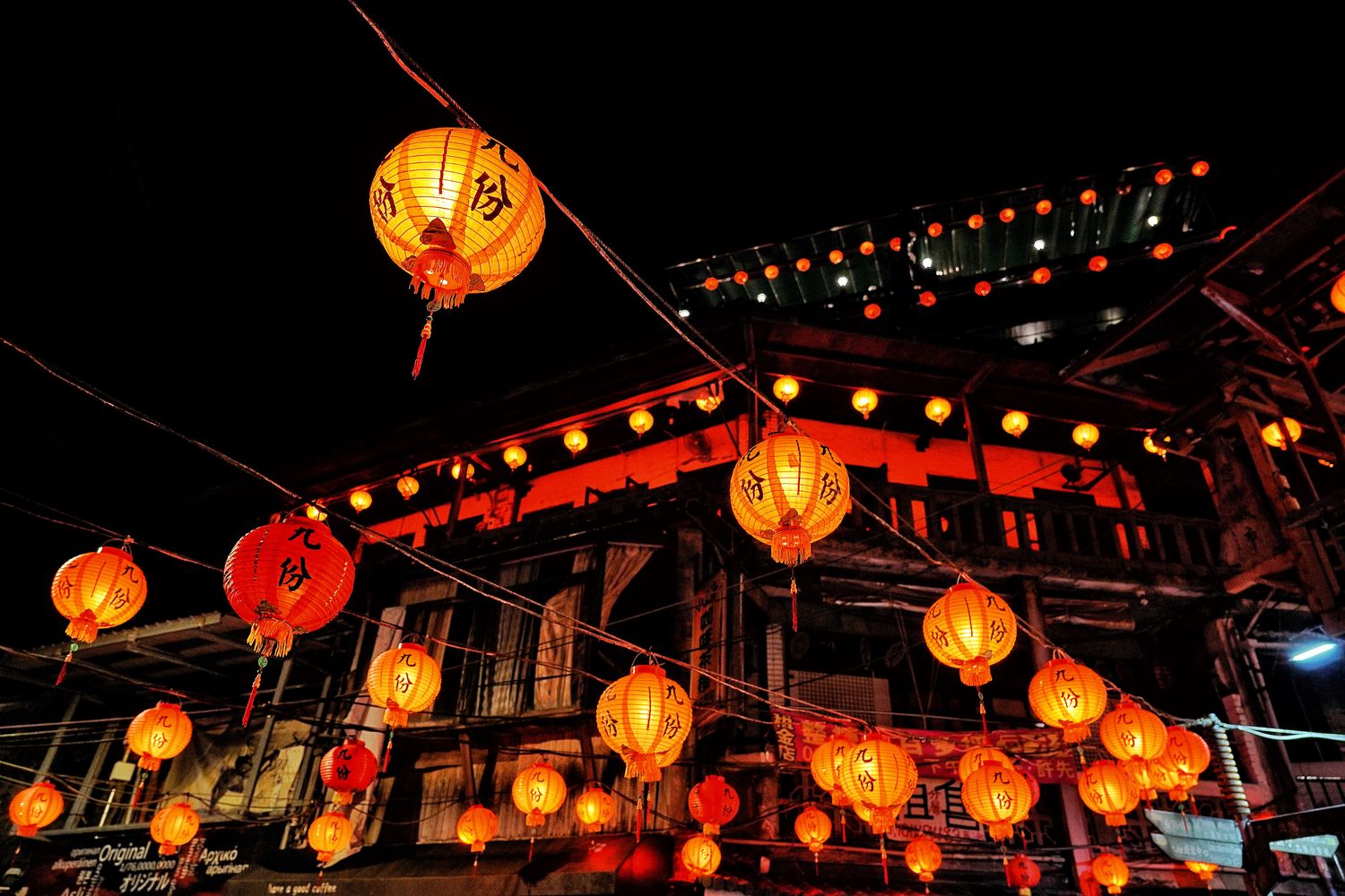 【阿妹茶樓】必拍九份景點宮崎駿神隱少女，泡茶看絕美夕陽夜景，餐點菜單分享! @混血珊莎的奇幻旅程