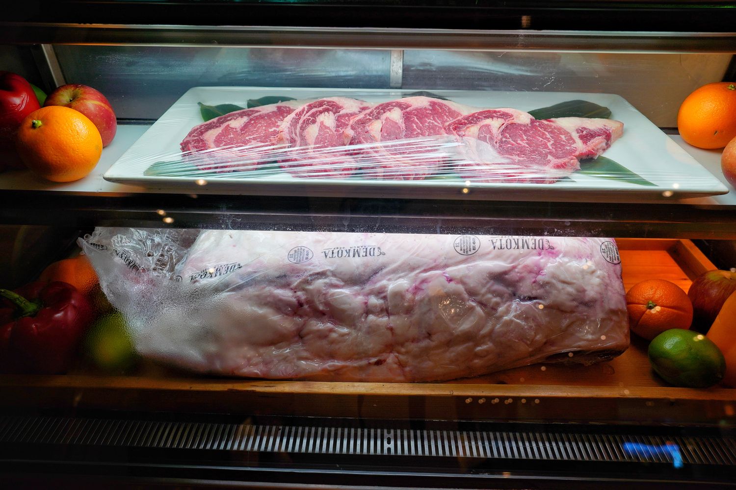【寒舍艾美探索廚房】招牌炭烤松葉蟹腳，多國料理無限爽吃，含訂位價錢餐券優惠! @混血珊莎的奇幻旅程