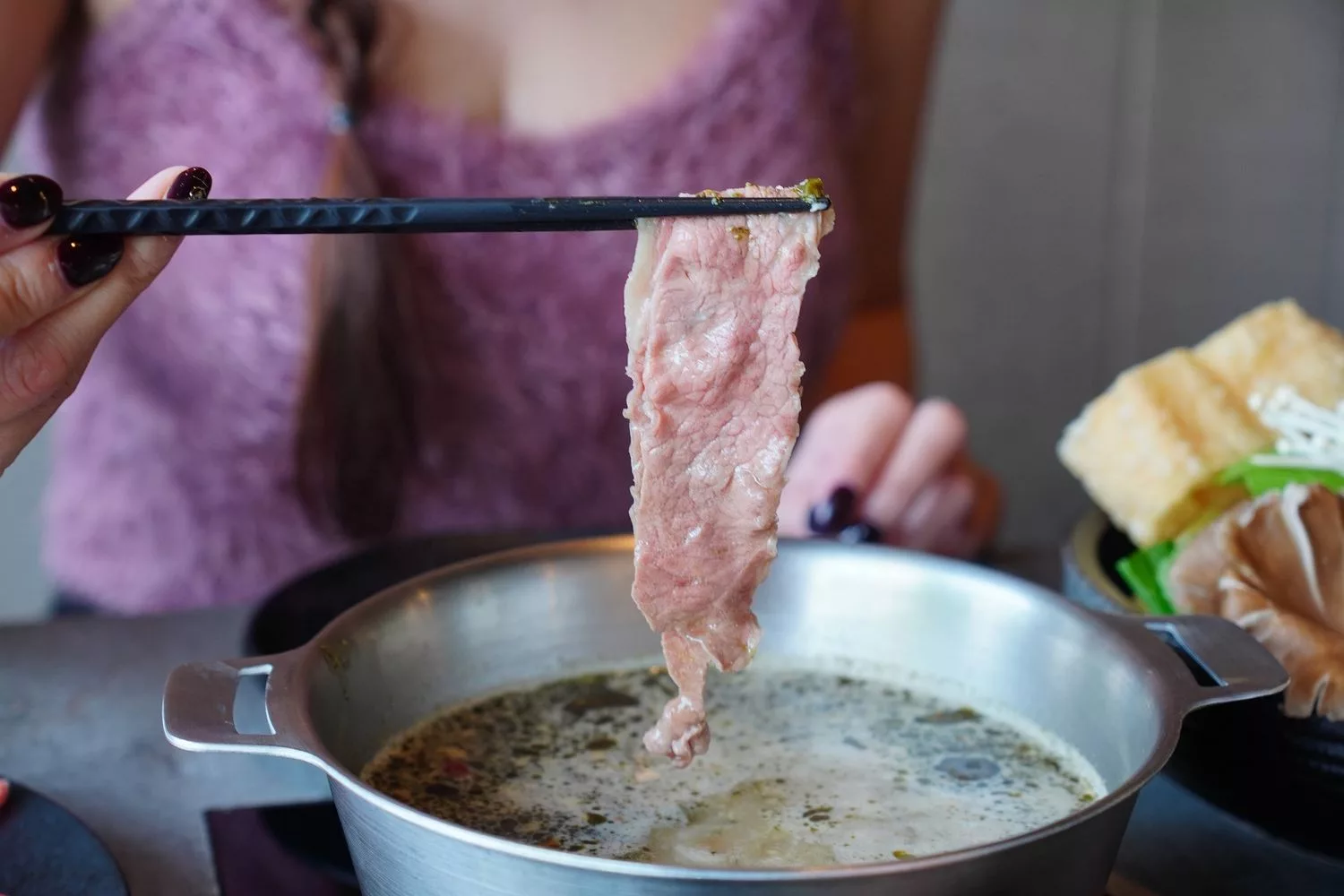 【西屯火鍋】森饗鍋物senn shabu台中漢口館，唯美森林系火鍋，必吃招牌胡椒豬肚湯! @混血珊莎的奇幻旅程