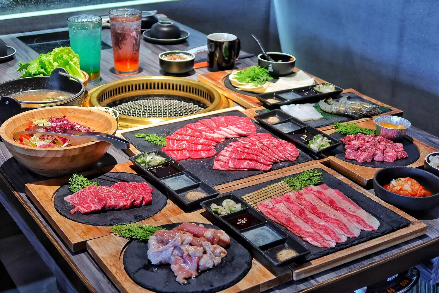 【竹北燒肉】火山岩燒肉竹北旗艦店，主打印地安特色主題，全牛餐份量多又美味! @混血珊莎的奇幻旅程