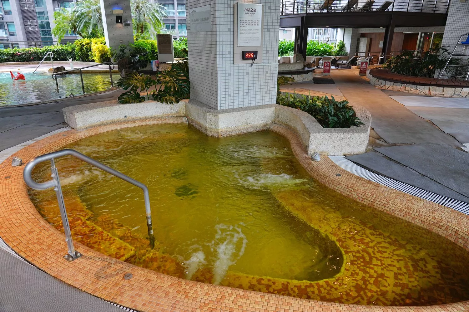 【礁溪長榮鳳凰酒店】千坪空中花園溫泉池，退房享用豐盛早午餐! @混血珊莎的奇幻旅程