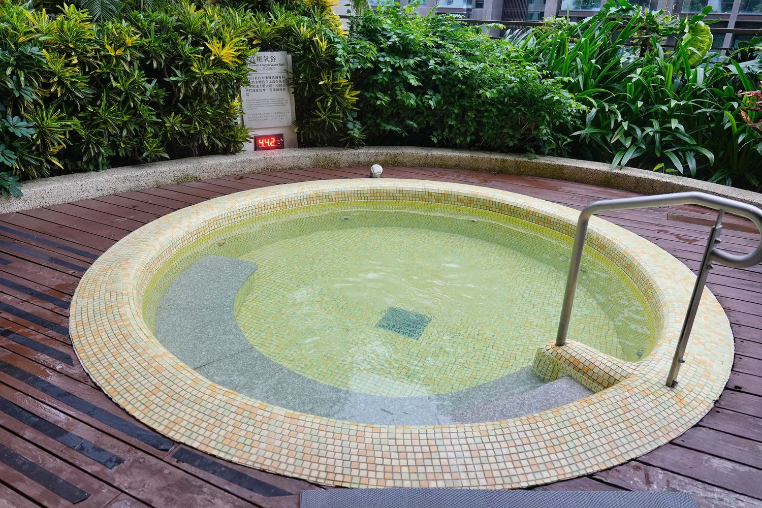 【礁溪長榮鳳凰酒店】千坪空中花園溫泉池，退房享用豐盛早午餐! @混血珊莎的奇幻旅程