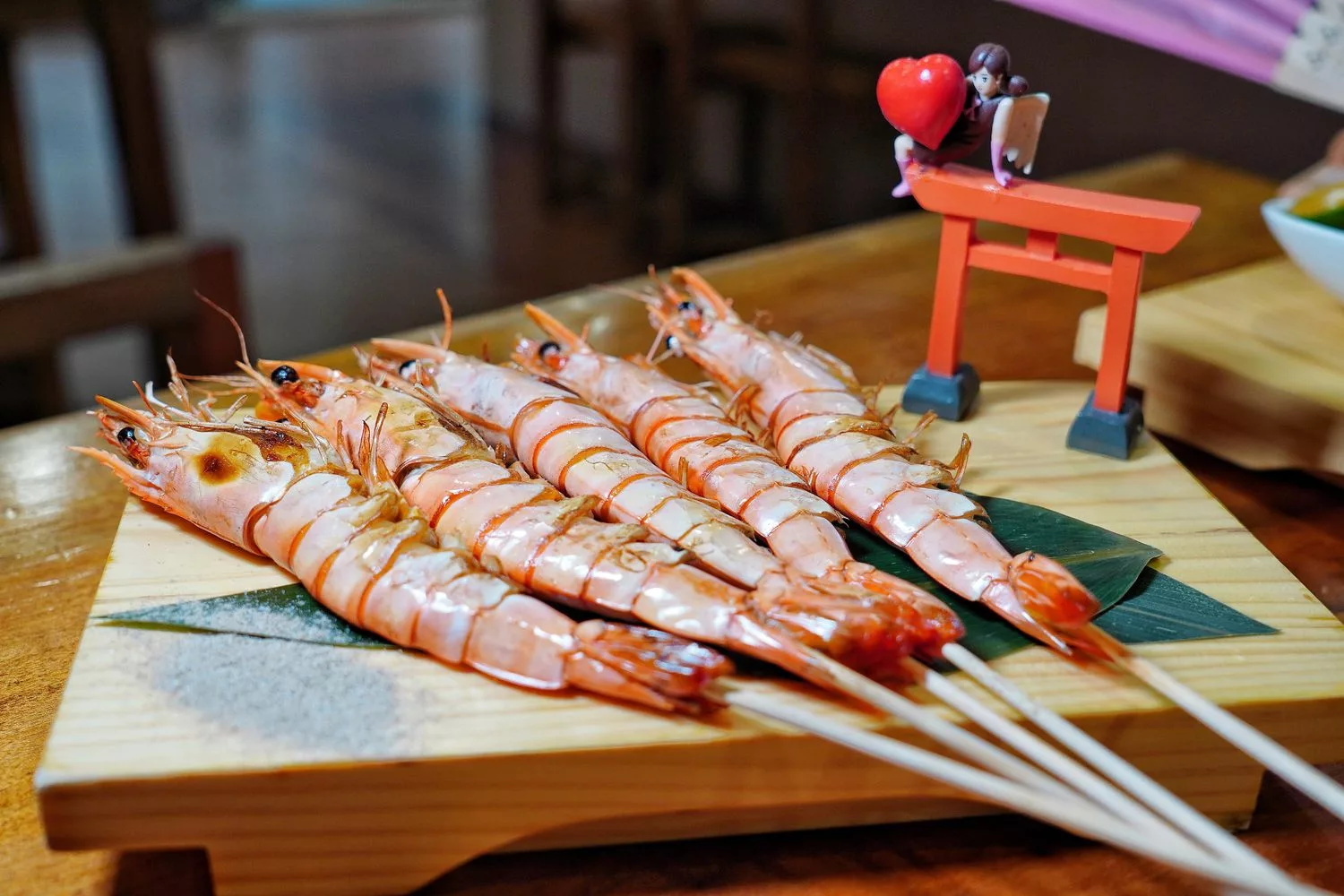 【三重日本料理】老本壽司.生魚片，人氣平價日料.壽司擺盤超吸睛! @混血珊莎的奇幻旅程