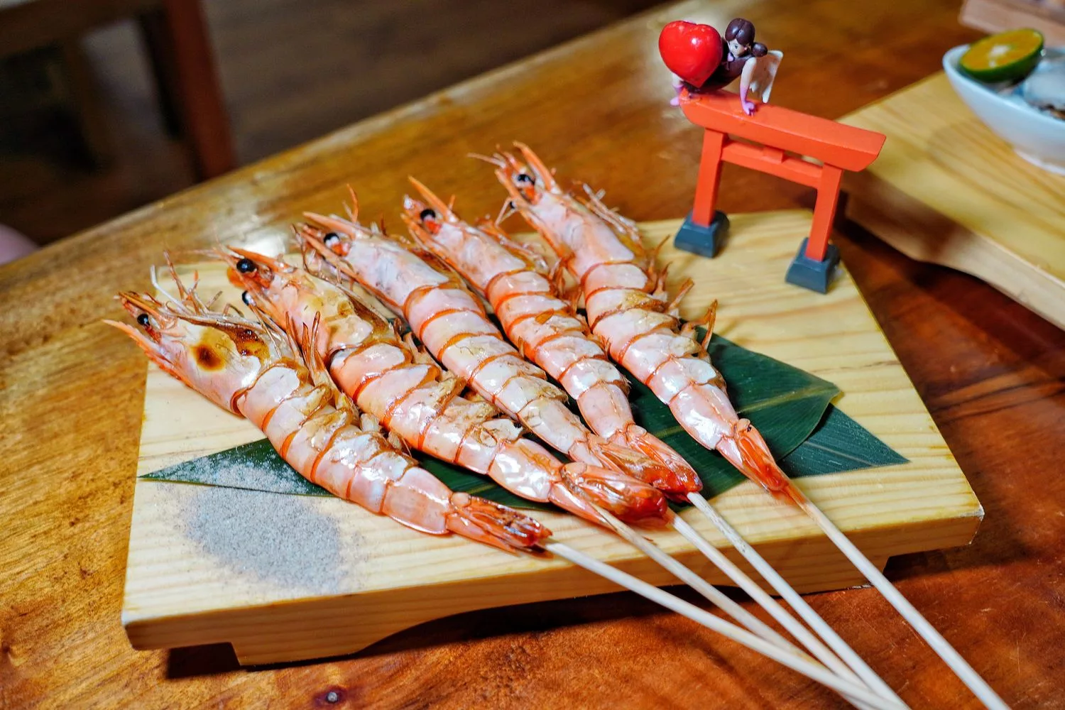 【三重日本料理】老本壽司.生魚片，人氣平價日料.壽司擺盤超吸睛! @混血珊莎的奇幻旅程
