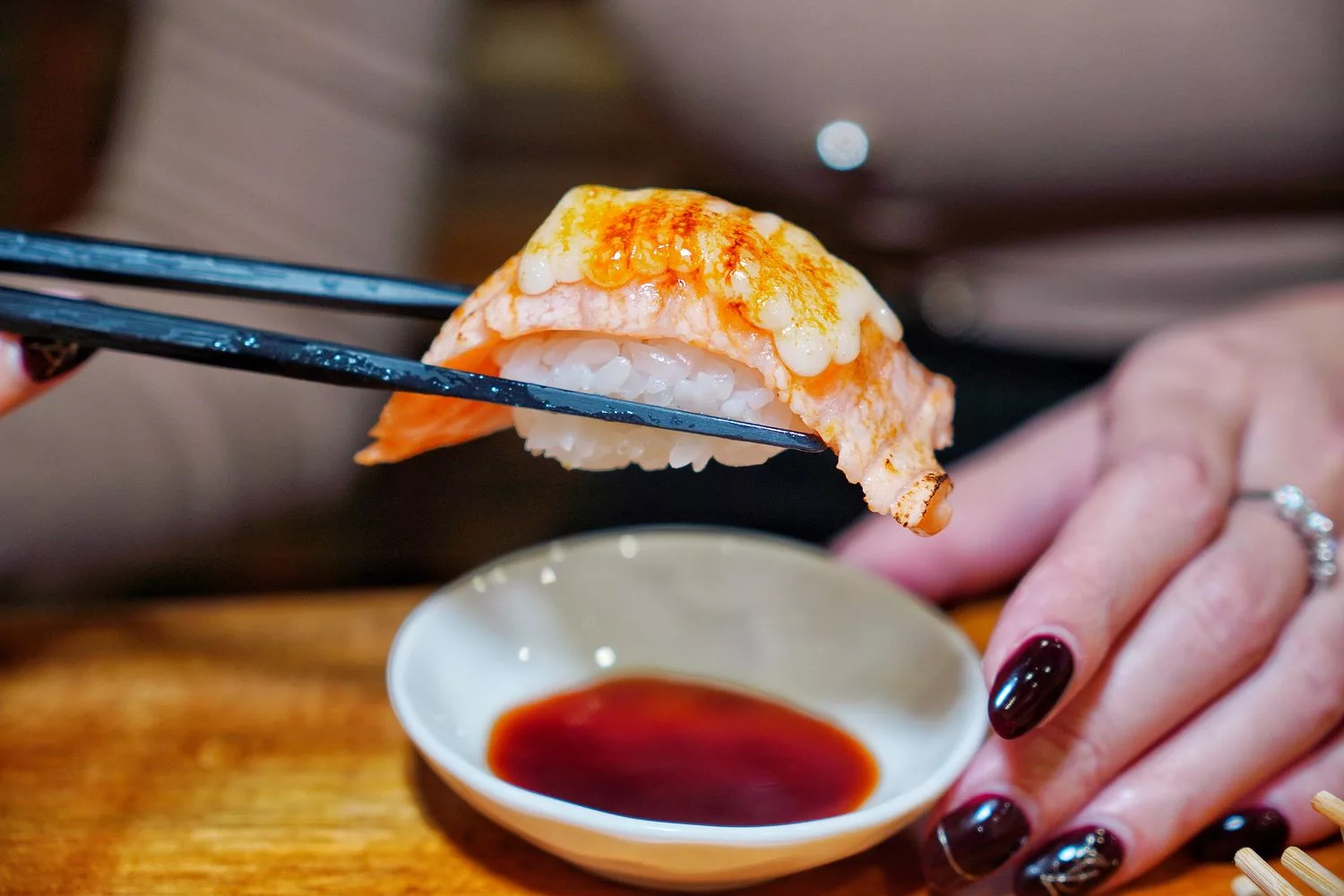 【三重日本料理】老本壽司.生魚片，人氣平價日料.壽司擺盤超吸睛! @混血珊莎的奇幻旅程