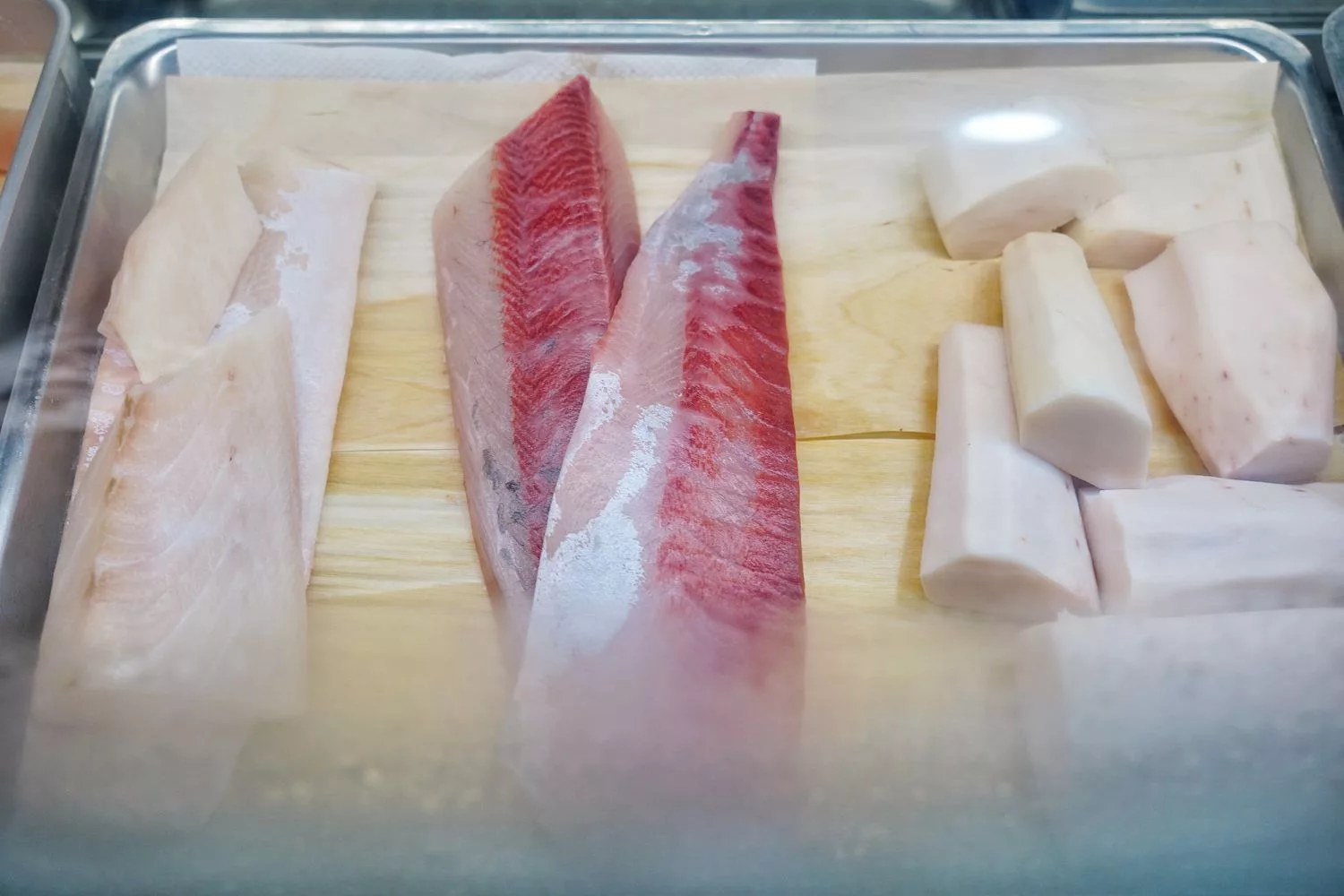 【三重日本料理】老本壽司.生魚片，人氣平價日料.壽司擺盤超吸睛! @混血珊莎的奇幻旅程