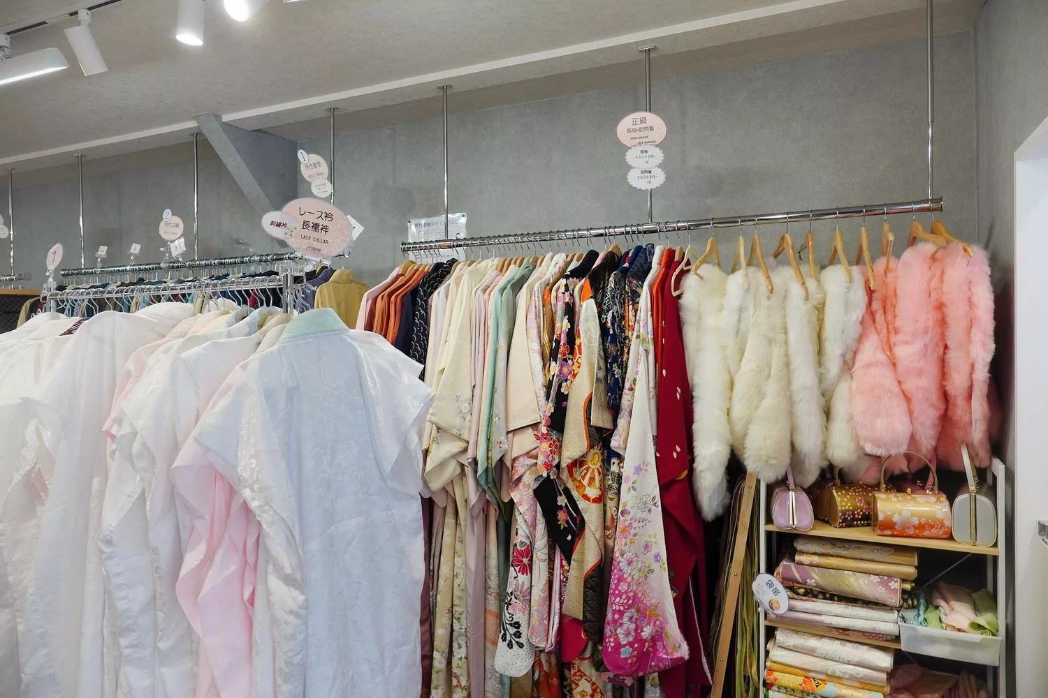 【京都和服體驗】Okimono屋 清水寺店，超夢幻髮型搭配優雅和服 中文店員 款式多高CP值! @混血珊莎的奇幻旅程
