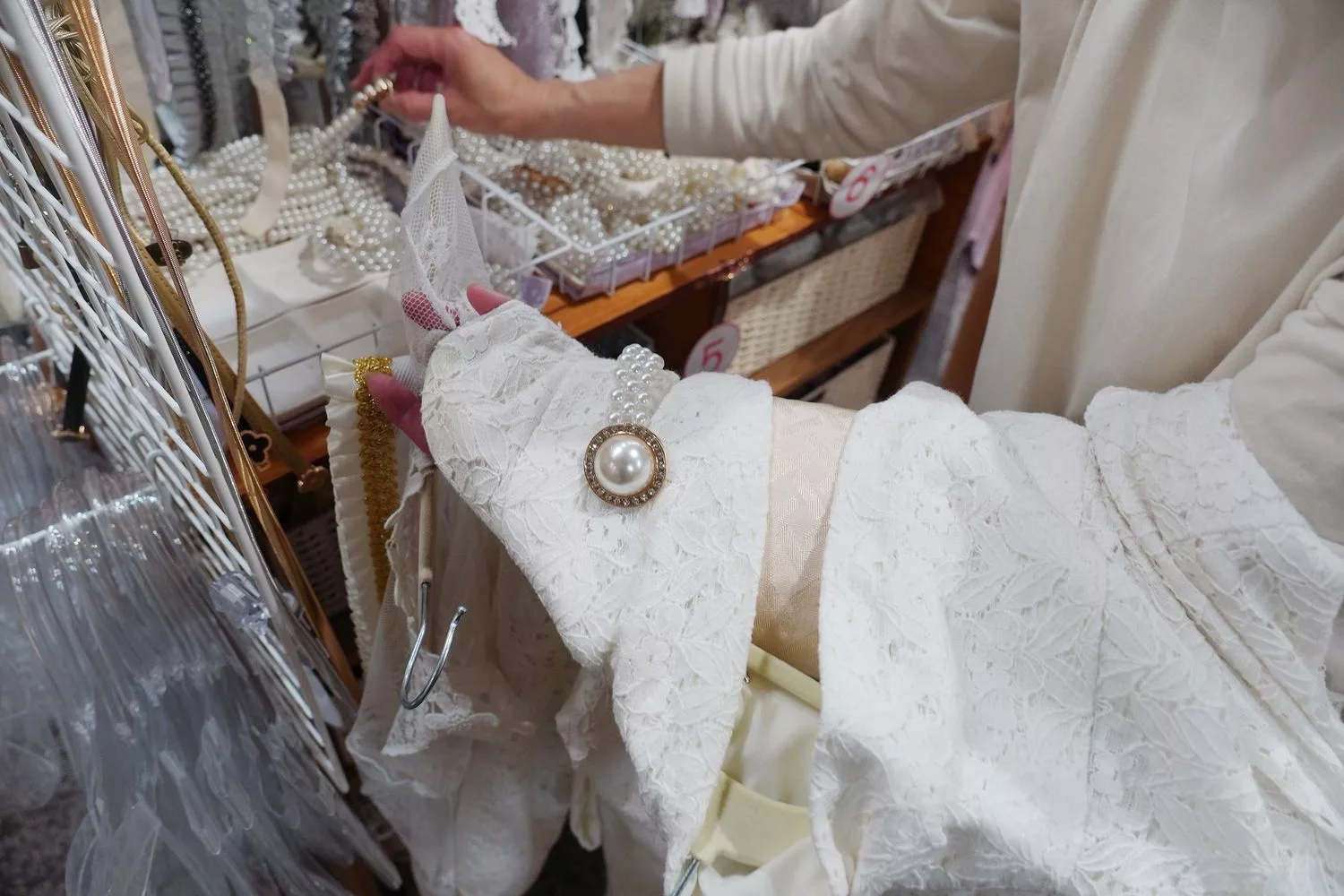【京都和服體驗】Okimono屋 清水寺店，超夢幻髮型搭配優雅和服 中文店員 款式多高CP值! @混血珊莎的奇幻旅程