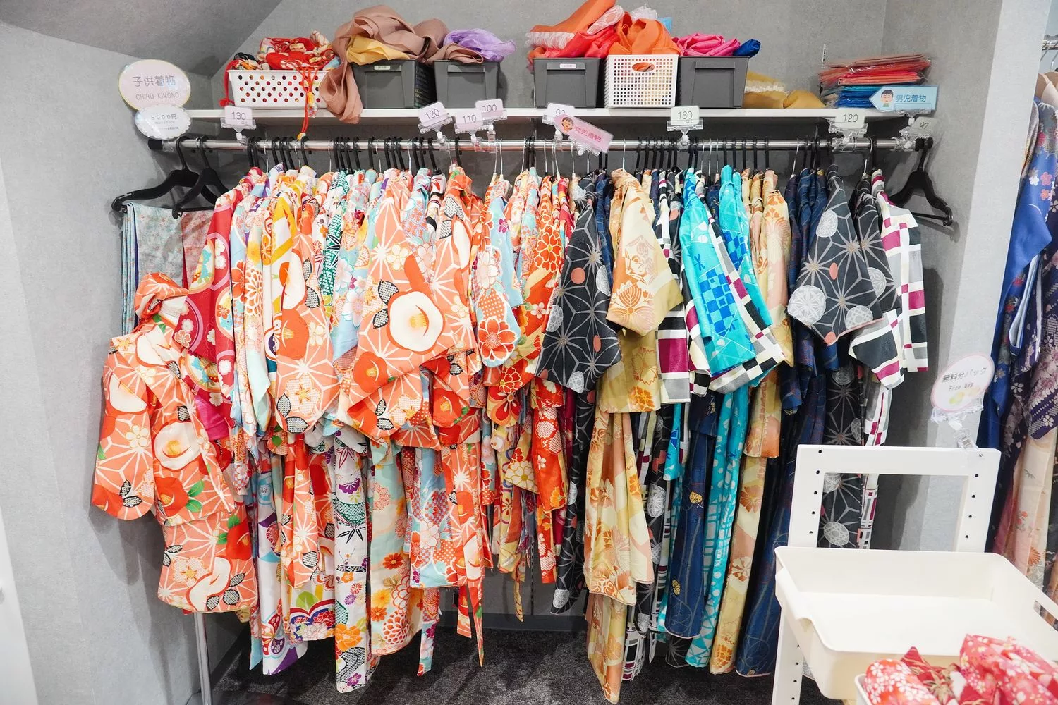 【京都和服體驗】Okimono屋 清水寺店，超夢幻髮型搭配優雅和服 中文店員 款式多高CP值! @混血珊莎的奇幻旅程