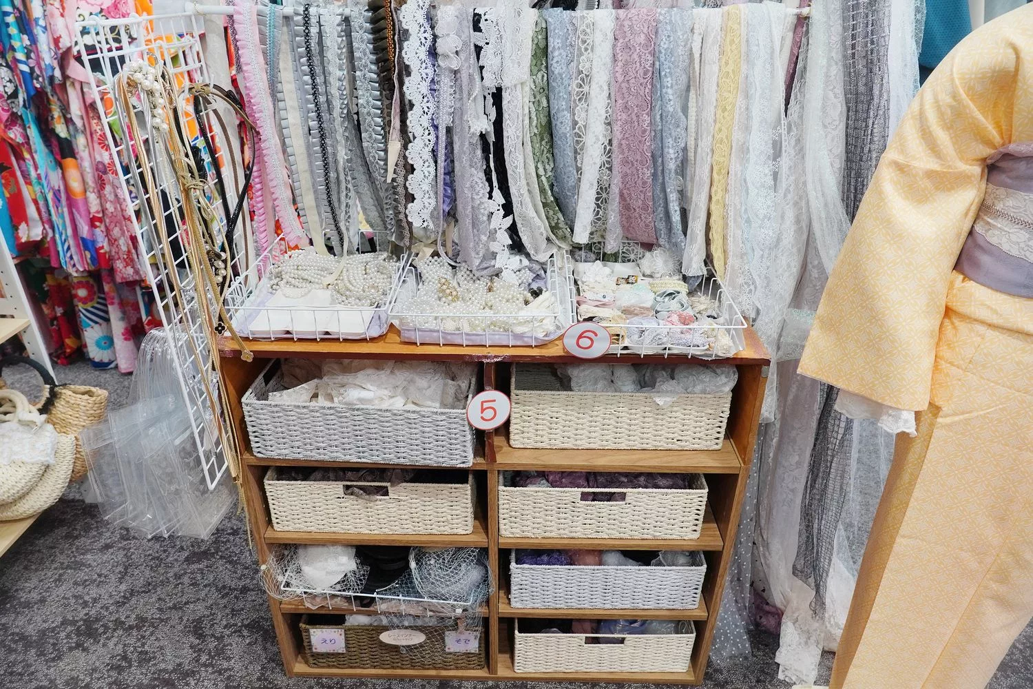 【京都和服體驗】Okimono屋 清水寺店，超夢幻髮型搭配優雅和服 中文店員 款式多高CP值! @混血珊莎的奇幻旅程