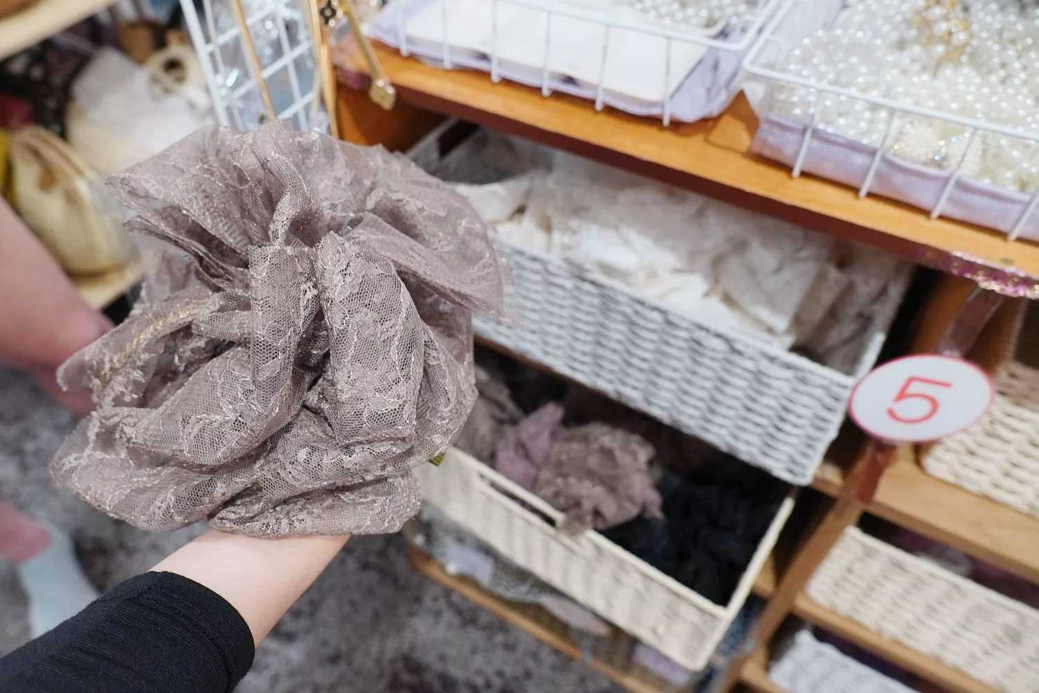 【京都和服體驗】Okimono屋 清水寺店，超夢幻髮型搭配優雅和服 中文店員 款式多高CP值! @混血珊莎的奇幻旅程