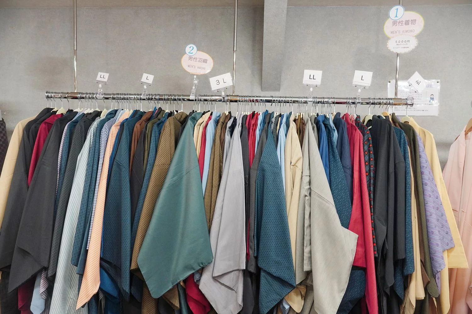 【京都和服體驗】Okimono屋 清水寺店，超夢幻髮型搭配優雅和服 中文店員 款式多高CP值! @混血珊莎的奇幻旅程