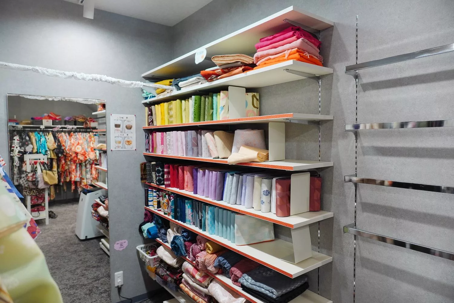 【京都和服體驗】Okimono屋 清水寺店，超夢幻髮型搭配優雅和服 中文店員 款式多高CP值! @混血珊莎的奇幻旅程