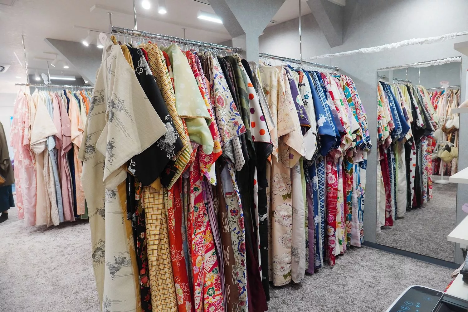 【京都和服體驗】Okimono屋 清水寺店，超夢幻髮型搭配優雅和服 中文店員 款式多高CP值! @混血珊莎的奇幻旅程