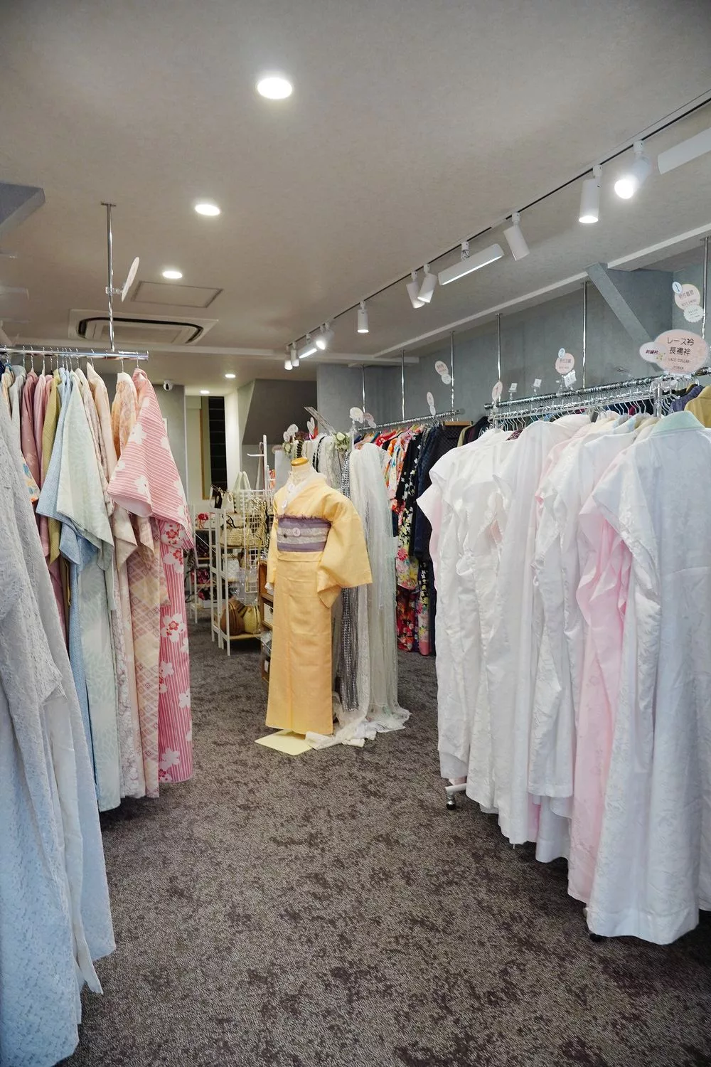 【京都和服體驗】Okimono屋 清水寺店，超夢幻髮型搭配優雅和服 中文店員 款式多高CP值! @混血珊莎的奇幻旅程
