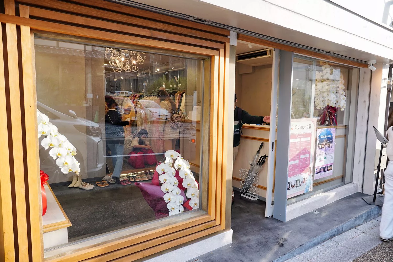 【京都和服體驗】Okimono屋 清水寺店，超夢幻髮型搭配優雅和服 中文店員 款式多高CP值! @混血珊莎的奇幻旅程