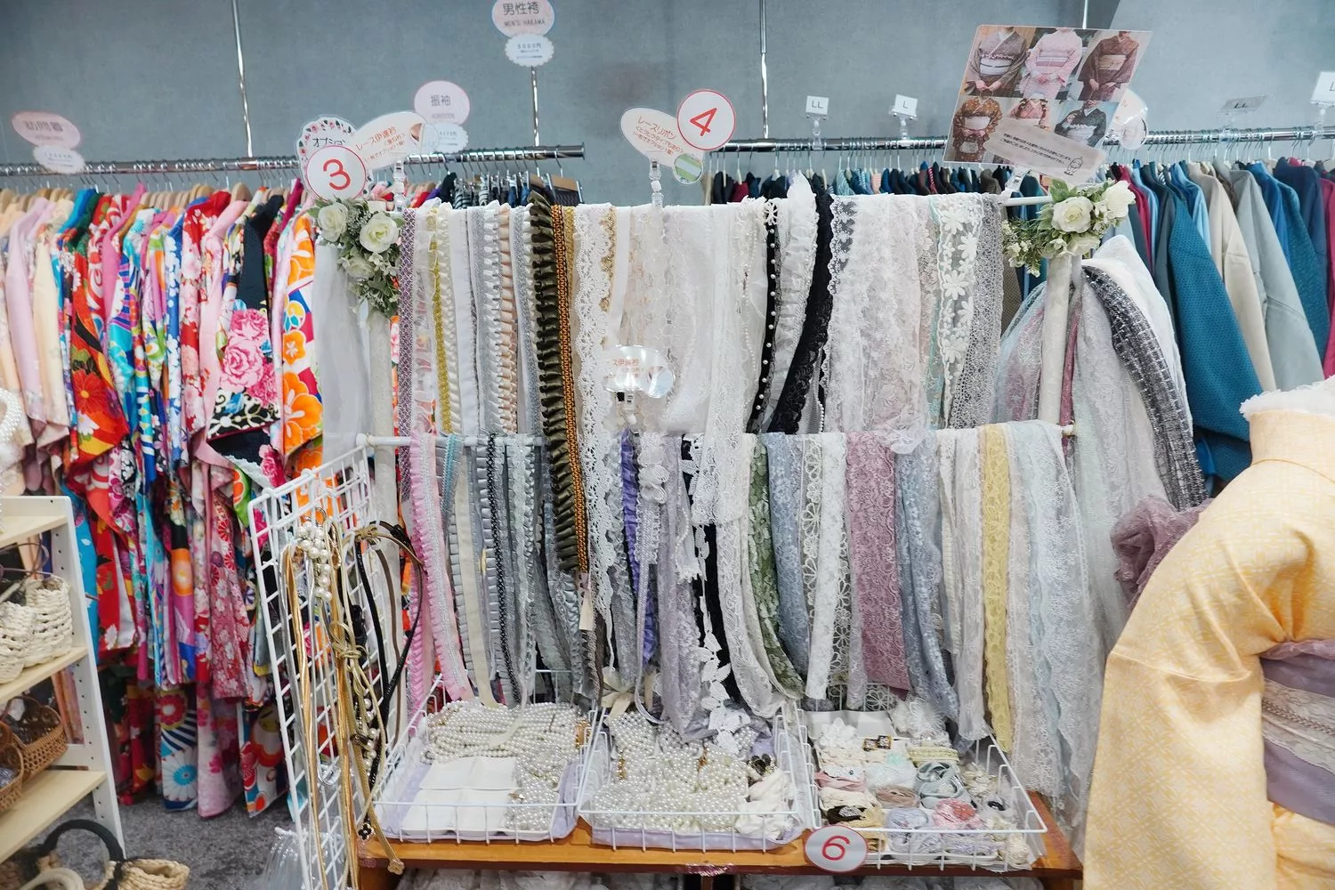 【京都和服體驗】Okimono屋 清水寺店，超夢幻髮型搭配優雅和服 中文店員 款式多高CP值! @混血珊莎的奇幻旅程