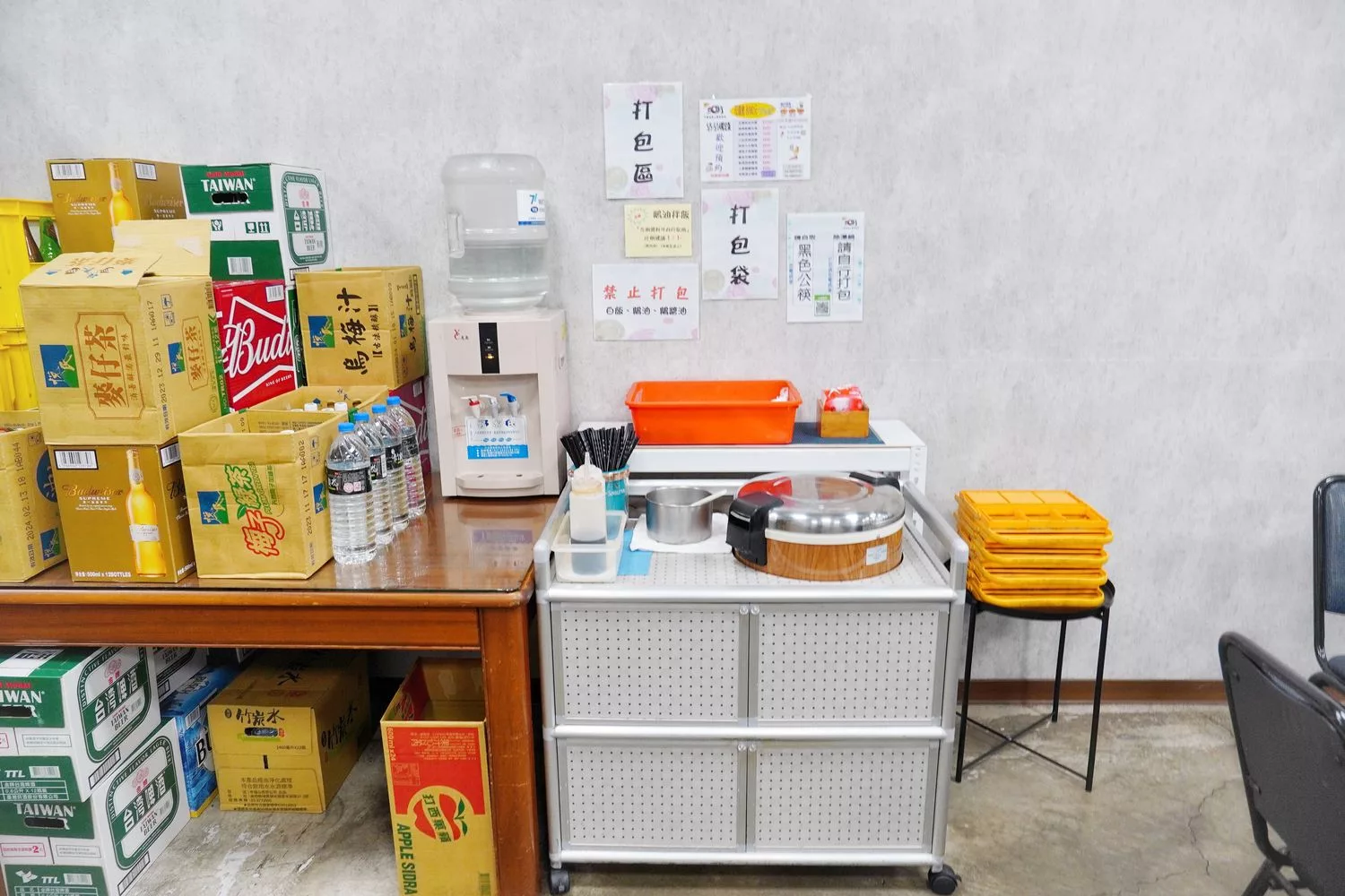 【桃園平價熱炒】三街海鮮屋，桃園平價快炒海鮮附設包廂，多人聚餐首選! @混血珊莎的奇幻旅程
