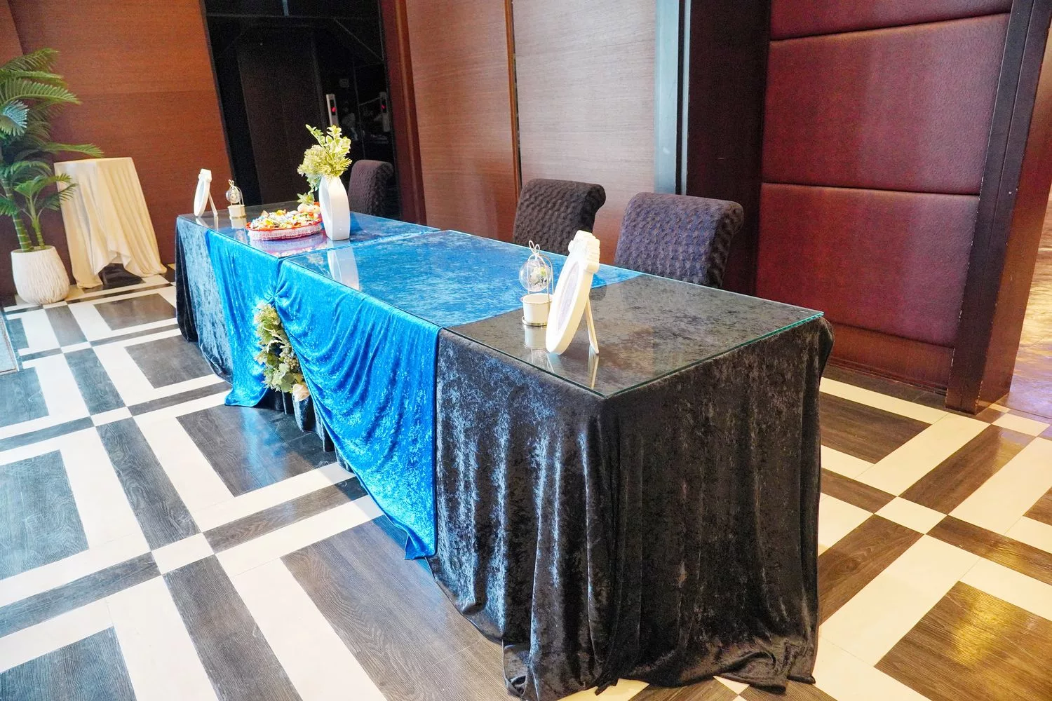 【台南婚宴會館】東東宴會式場 華平囍嫁館，氣派百桌宴會廳搭配升降星光大道舞台，打造夢想中的完美婚禮! @混血珊莎的奇幻旅程
