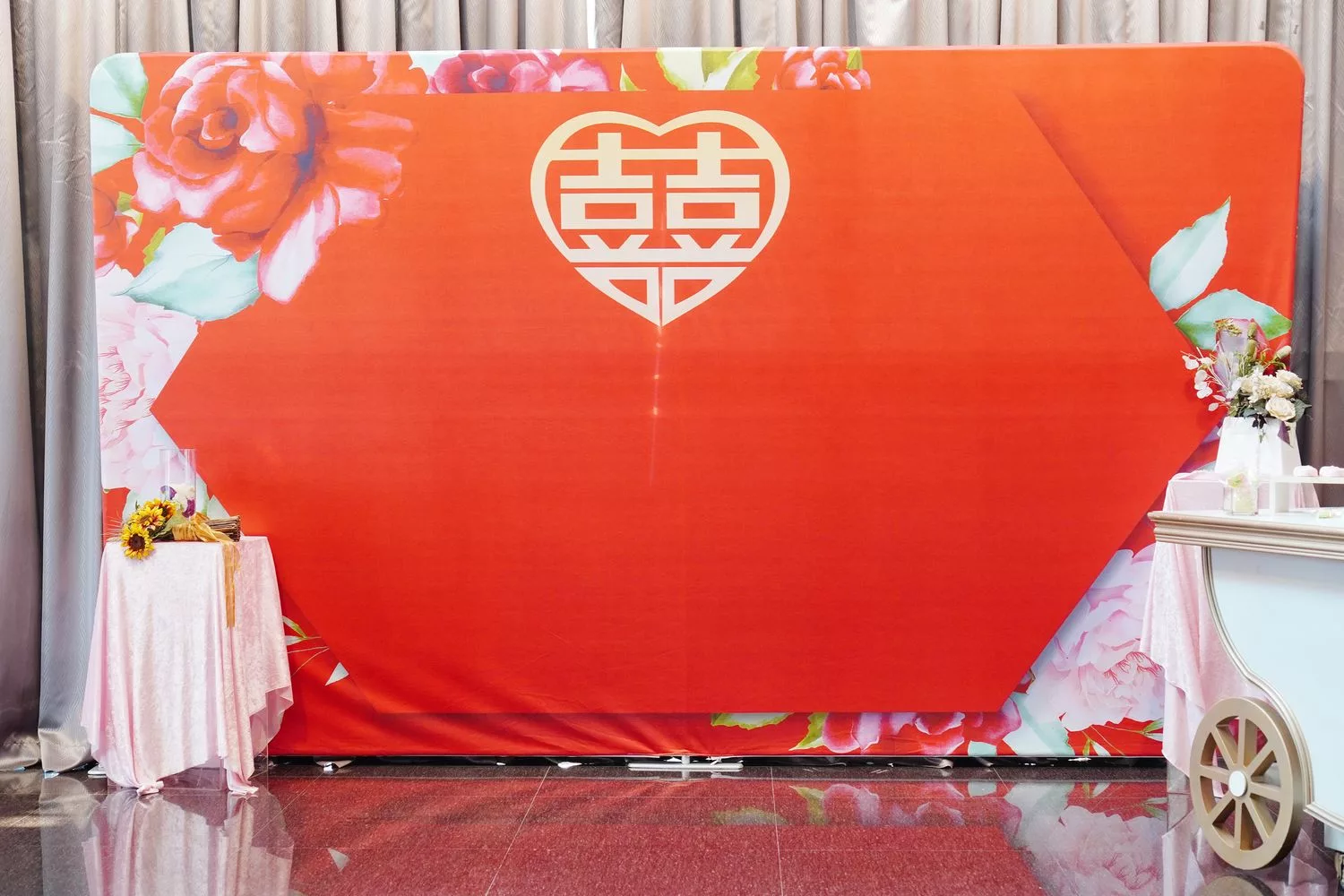 【台南婚宴會館】東東宴會式場 華平囍嫁館，氣派百桌宴會廳搭配升降星光大道舞台，打造夢想中的完美婚禮! @混血珊莎的奇幻旅程