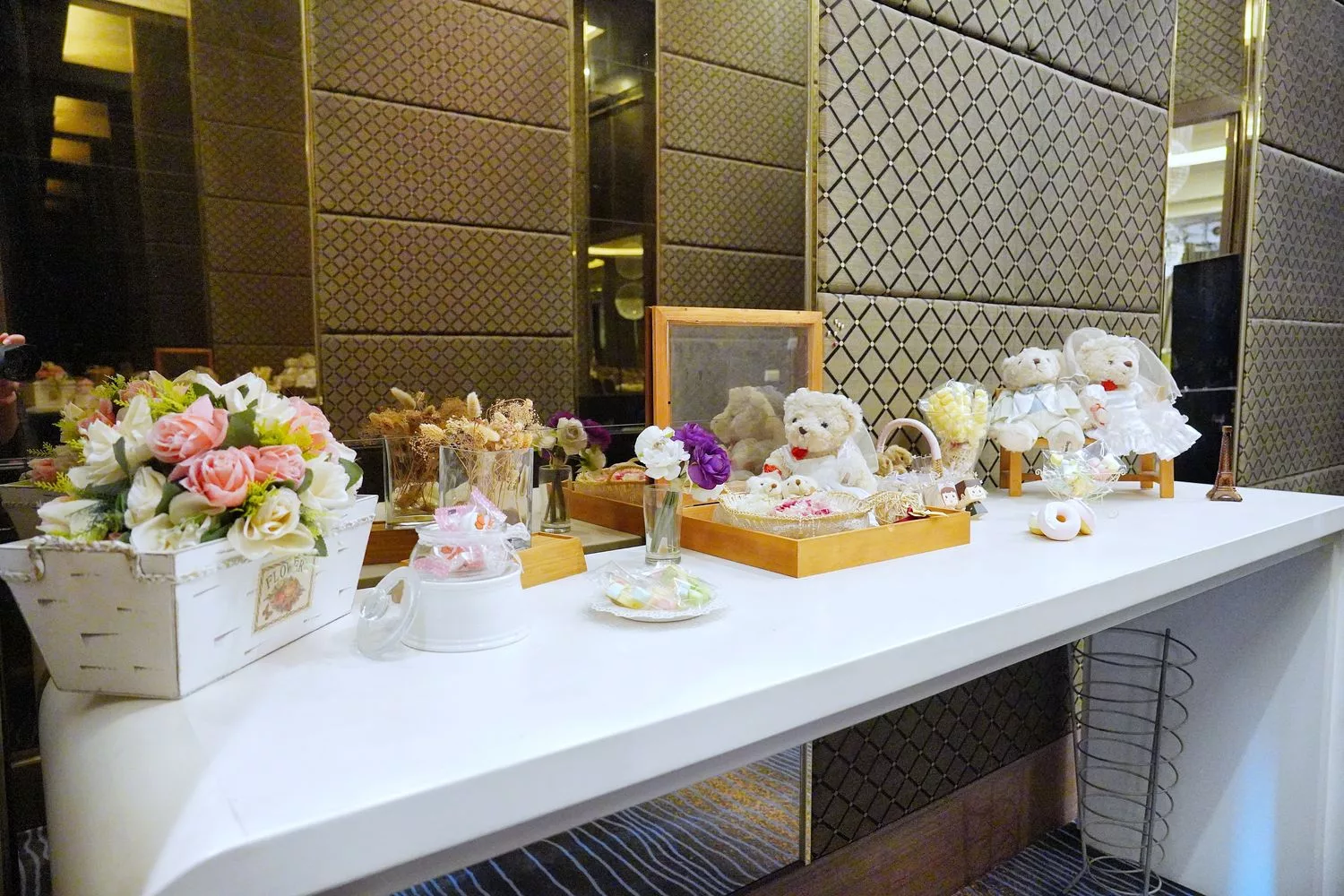 【台南婚宴會館】東東宴會式場 華平囍嫁館，氣派百桌宴會廳搭配升降星光大道舞台，打造夢想中的完美婚禮! @混血珊莎的奇幻旅程