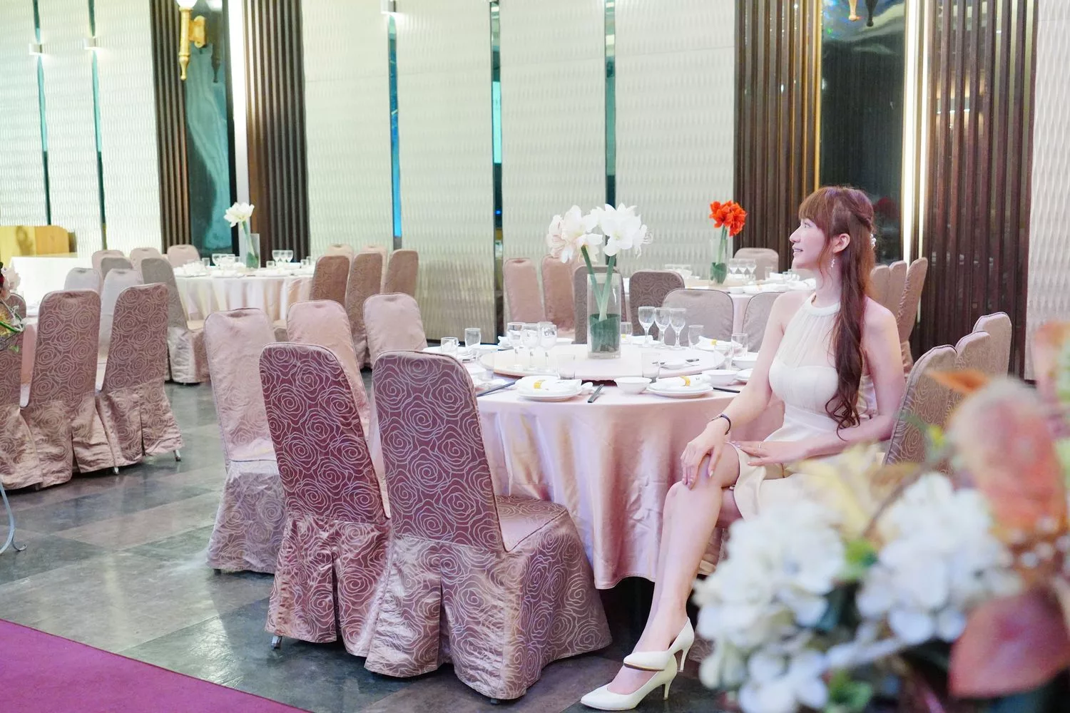 【台南婚宴會館】東東宴會式場 華平囍嫁館，氣派百桌宴會廳搭配升降星光大道舞台，打造夢想中的完美婚禮! @混血珊莎的奇幻旅程