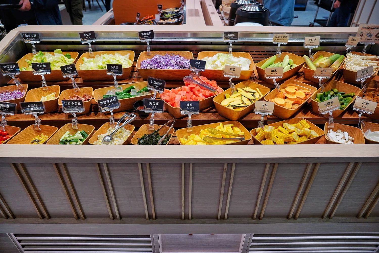 【台中燒烤吃到飽】牛角Buffet 台中lalaport店，套餐吃到飽通通有，自助吧百種餐點跟生啤酒無限爽吃! @混血珊莎的奇幻旅程