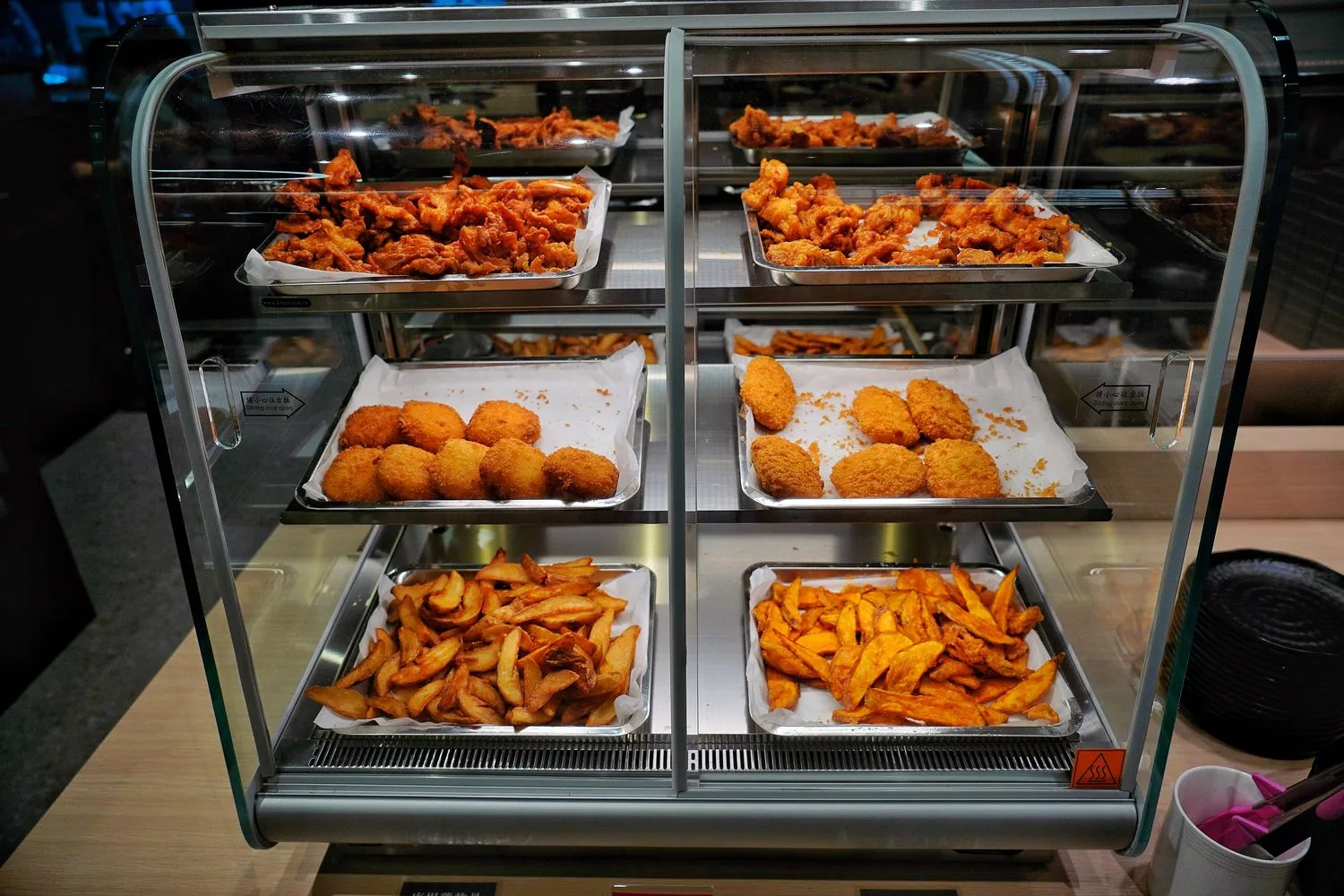 【台中燒烤吃到飽】牛角Buffet 台中lalaport店，套餐吃到飽通通有，自助吧百種餐點跟生啤酒無限爽吃! @混血珊莎的奇幻旅程