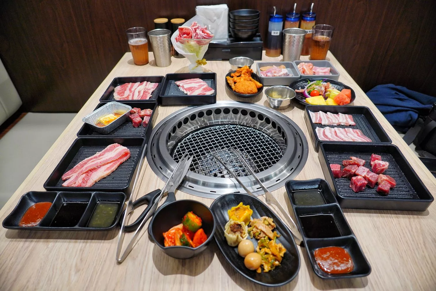 【台中燒烤吃到飽】牛角Buffet 台中lalaport店，套餐吃到飽通通有，自助吧百種餐點跟生啤酒無限爽吃! @混血珊莎的奇幻旅程