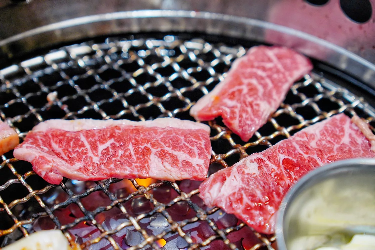 【台中燒烤吃到飽】牛角Buffet 台中lalaport店，套餐吃到飽通通有，自助吧百種餐點跟生啤酒無限爽吃! @混血珊莎的奇幻旅程