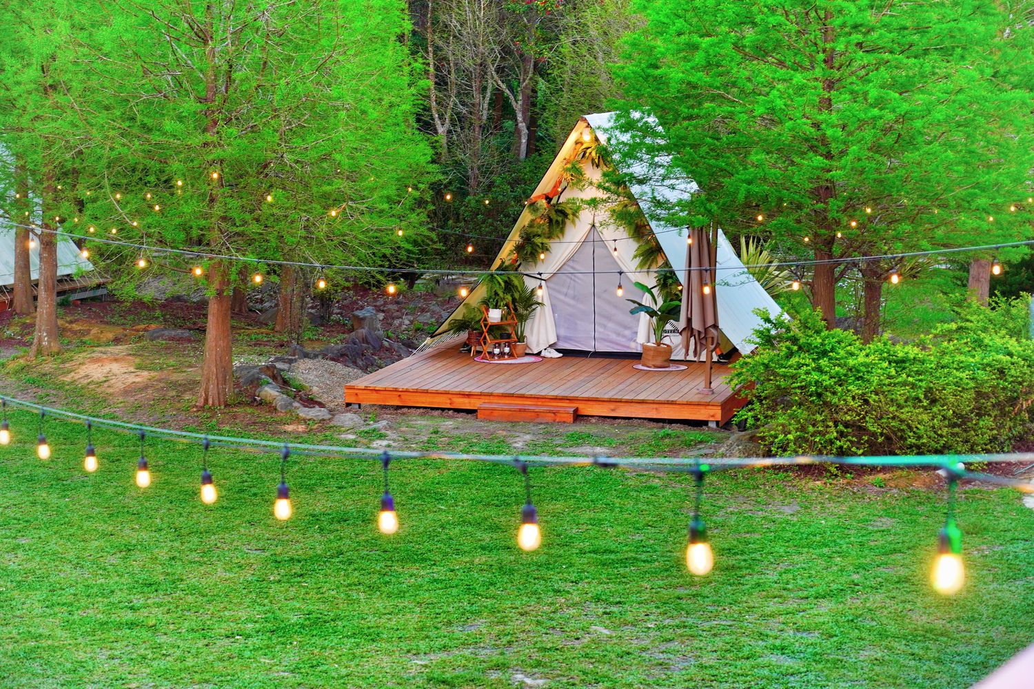 【叢林開始輕奢懶人露營glamping】苗栗懶人露營一泊四食網美泳池漂浮早餐，森林系帳篷IG打卡點! @混血珊莎的奇幻旅程