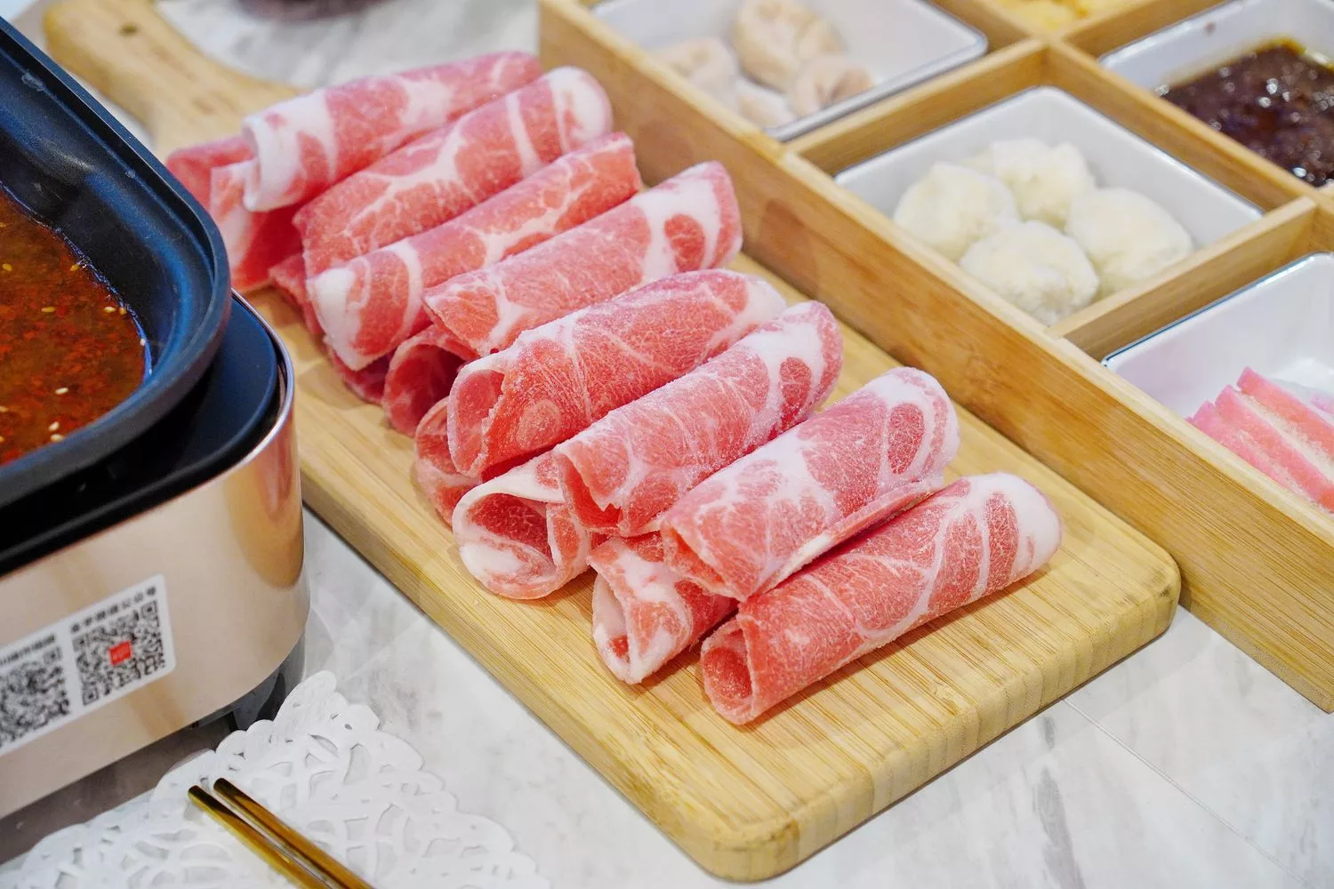 【叢林開始輕奢懶人露營glamping】苗栗懶人露營一泊四食網美泳池漂浮早餐，森林系帳篷IG打卡點! @混血珊莎的奇幻旅程