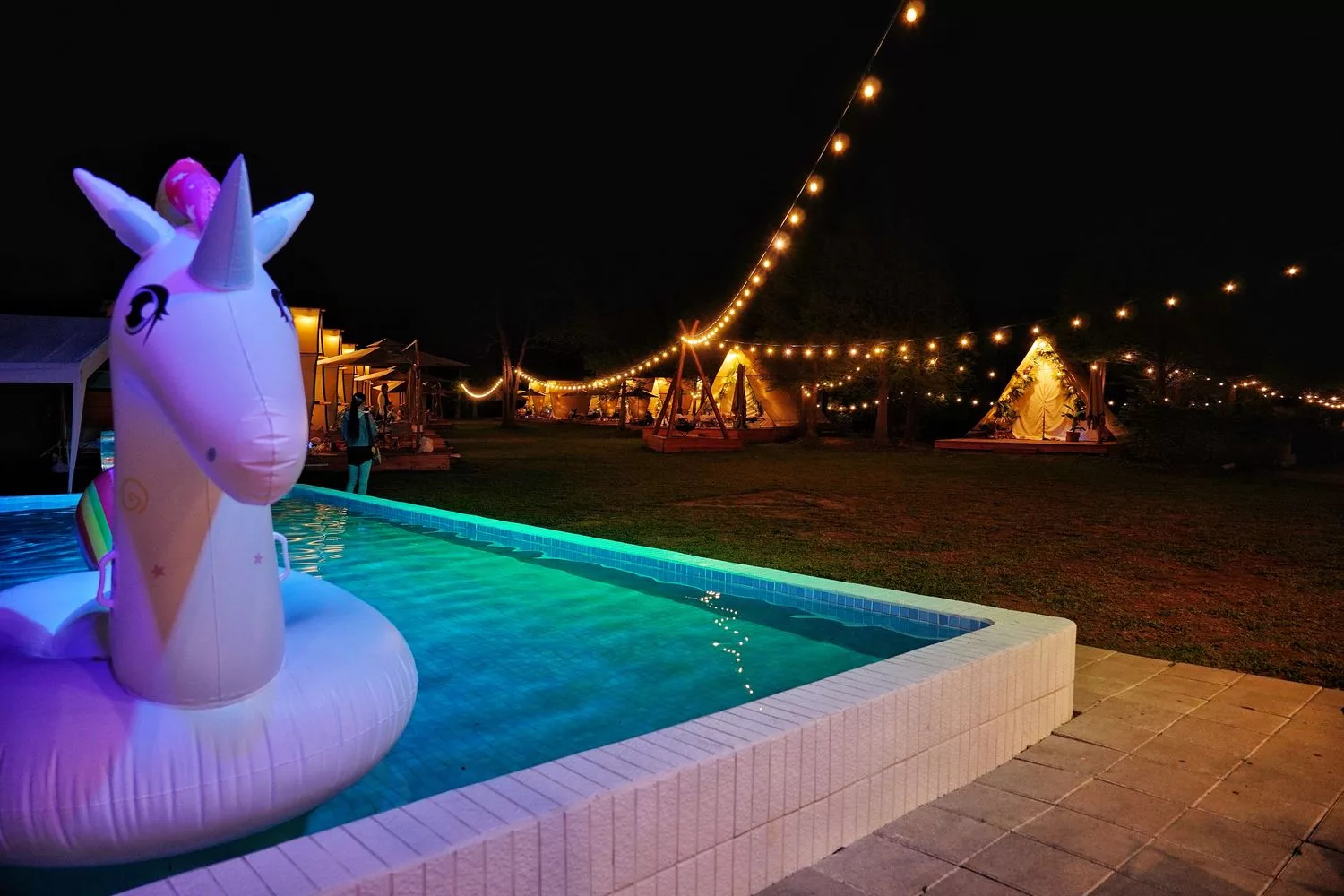 【叢林開始輕奢懶人露營glamping】苗栗懶人露營一泊四食網美泳池漂浮早餐，森林系帳篷IG打卡點! @混血珊莎的奇幻旅程