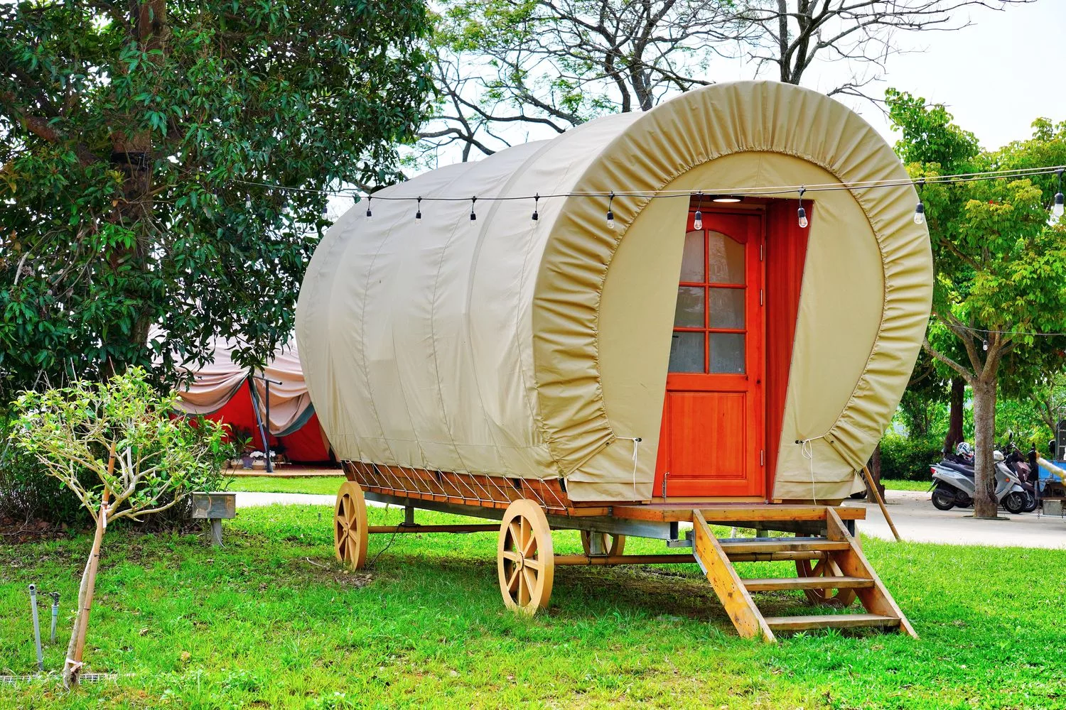【叢林開始輕奢懶人露營glamping】苗栗懶人露營一泊四食網美泳池漂浮早餐，森林系帳篷IG打卡點! @混血珊莎的奇幻旅程