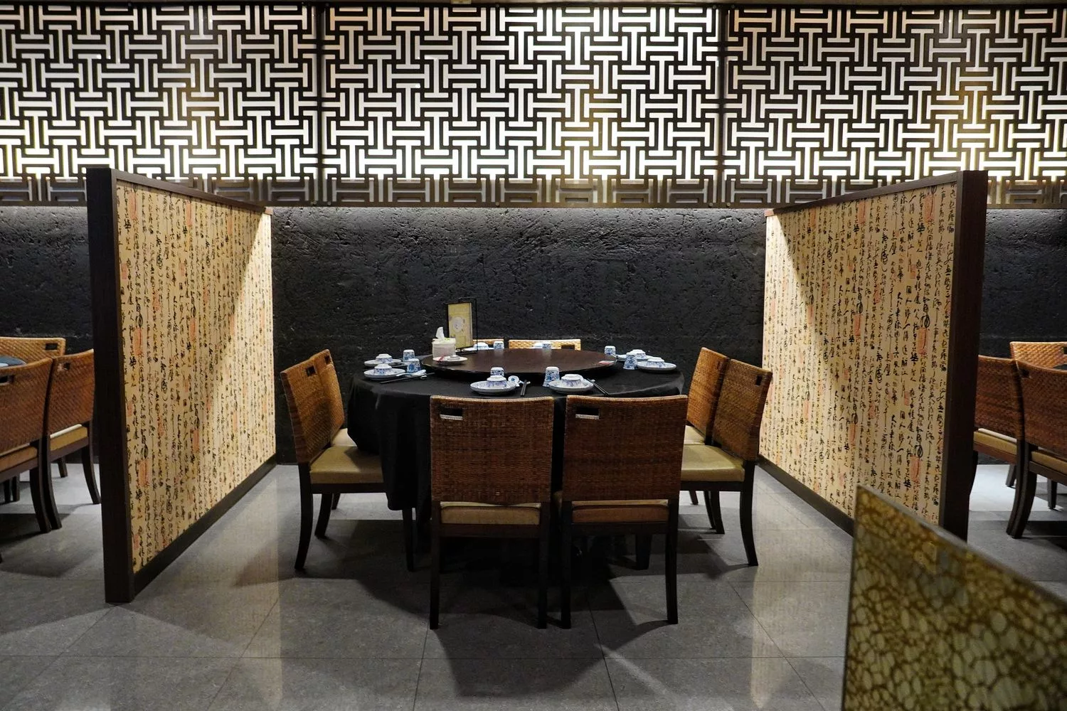 【台南永康美食】LA時尚川菜永康店，華麗中國風包廂裝潢，節日聚餐家庭聚會首選! @混血珊莎的奇幻旅程