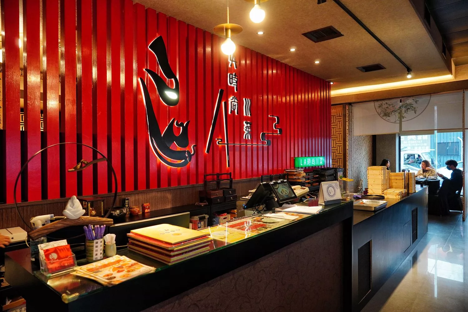 【台南永康美食】LA時尚川菜永康店，華麗中國風包廂裝潢，節日聚餐家庭聚會首選! @混血珊莎的奇幻旅程