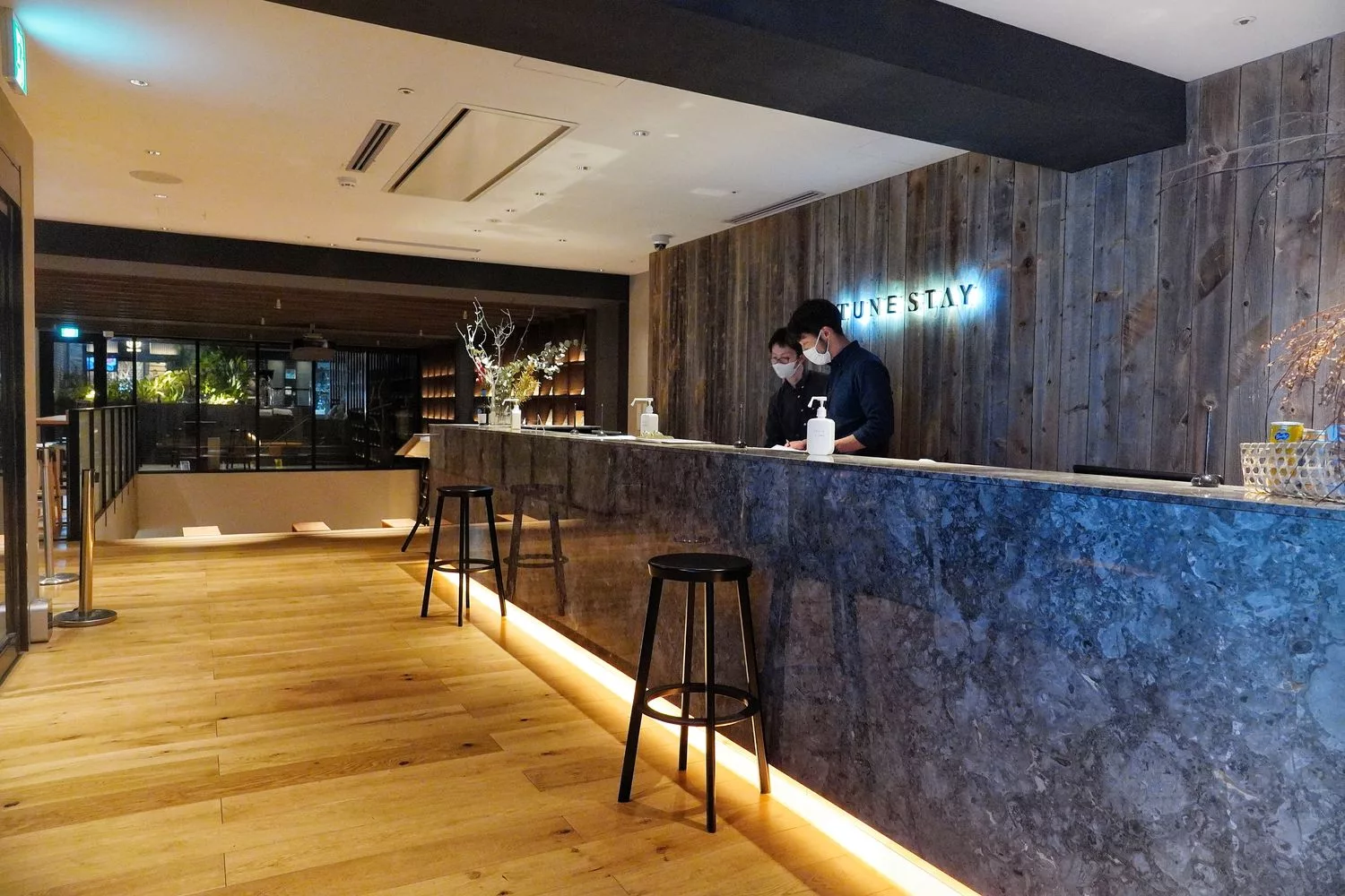 【京都車站飯店】Tune Stay Kyoto，結合書店的文青旅店，Hideout套房享啤酒點心無限吃到飽! @混血珊莎的奇幻旅程