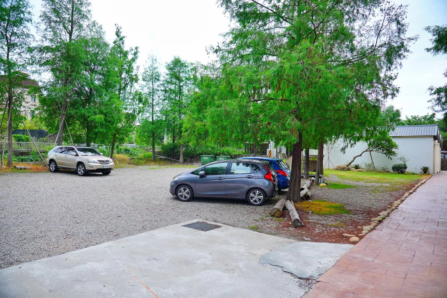 【南投市汽車旅館推薦】舒馨精品旅館，質感房型有KTV/露天浴池/豪華浴缸，適合情侶休息/親子住宿/商務出差! @混血珊莎的奇幻旅程