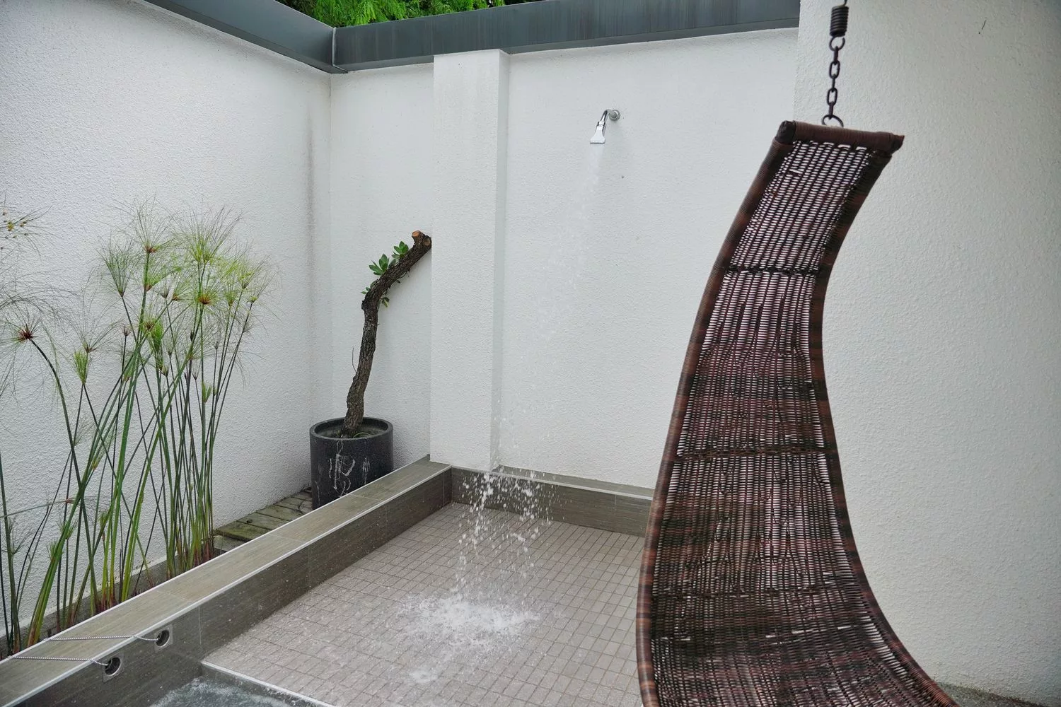 【南投市汽車旅館推薦】舒馨精品旅館，質感房型有KTV/露天浴池/豪華浴缸，適合情侶休息/親子住宿/商務出差! @混血珊莎的奇幻旅程