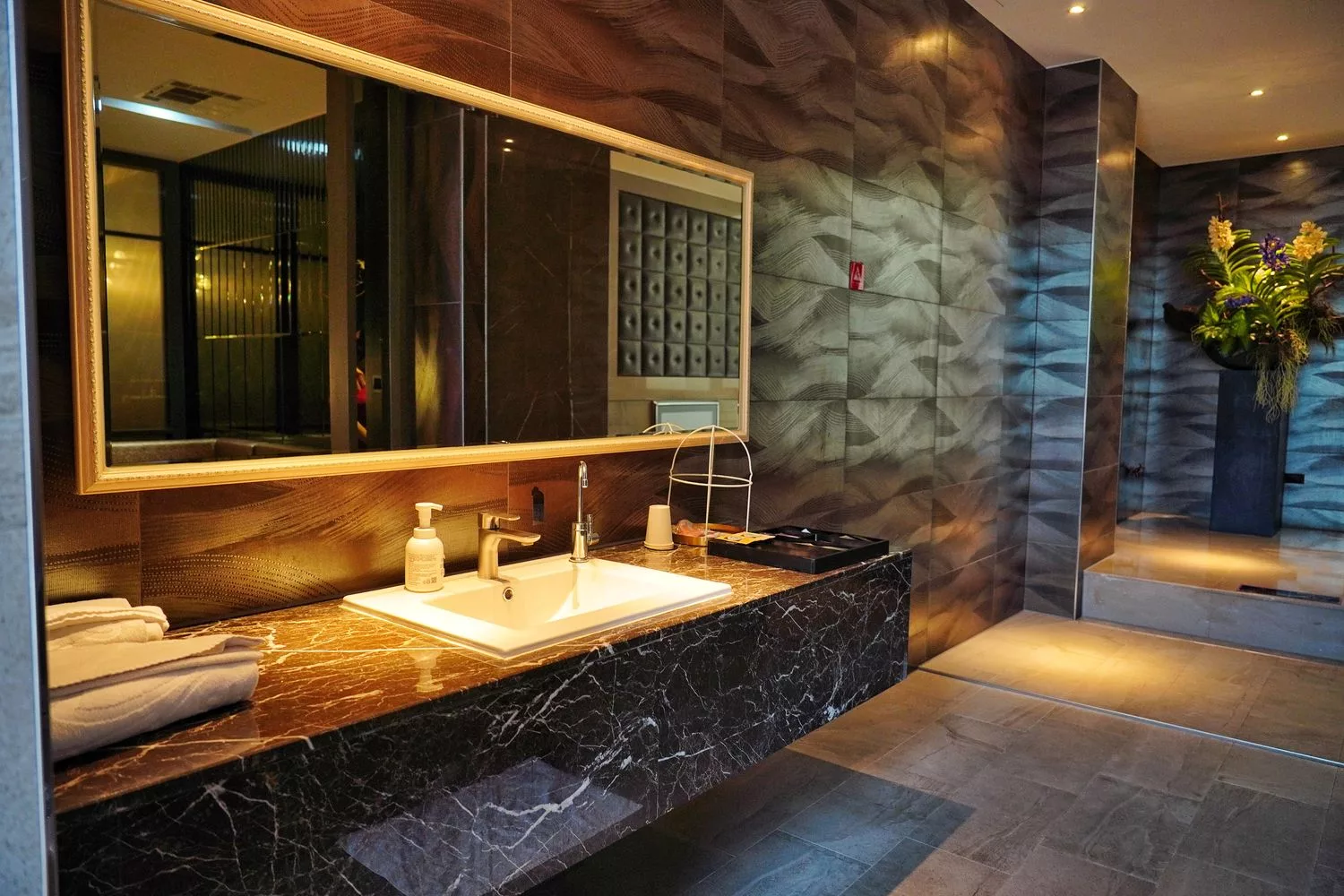 【南投市汽車旅館推薦】舒馨精品旅館,質感房型有KTV/露天浴池/豪華浴缸,適合情侶休息/親子住宿/商務出差! @混血珊莎的奇幻旅程 【南投市汽車旅館推薦】舒馨精品旅館,質感房型有KTV/露天浴池/豪華浴缸,適合情侶休息/親子住宿/商務出差! @混血珊莎的奇幻旅程